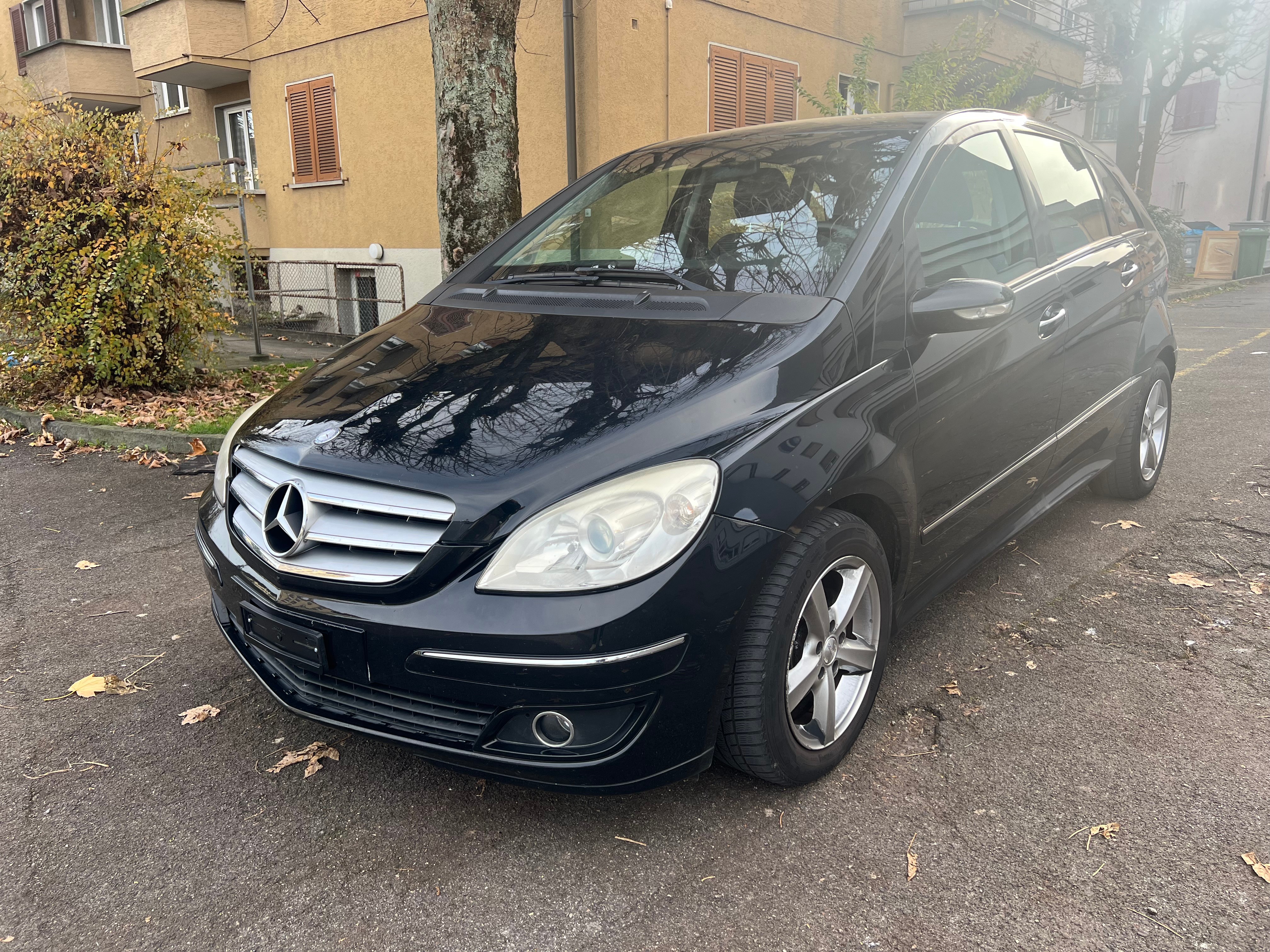 MERCEDES-BENZ B 200