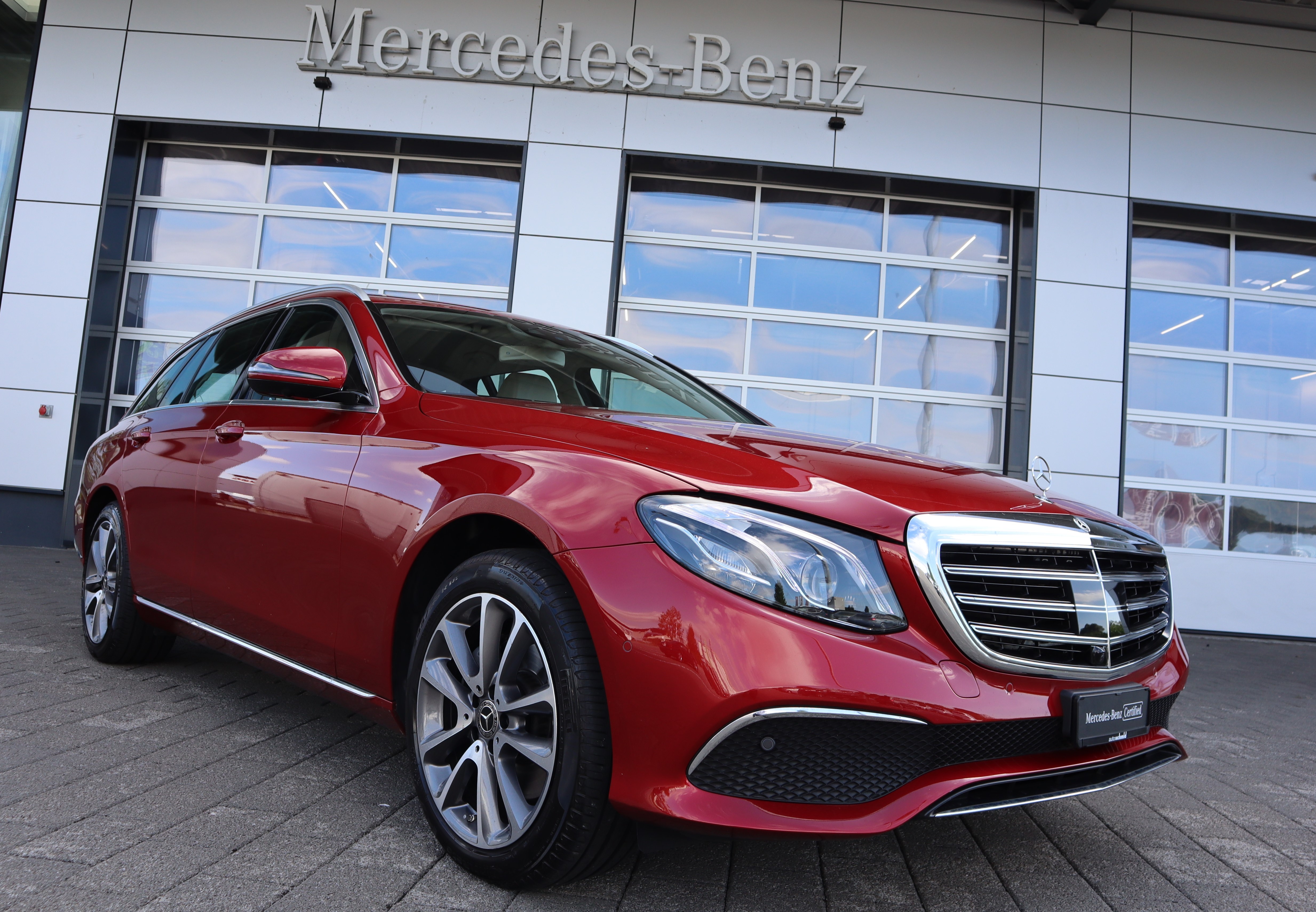 MERCEDES-BENZ E 220 d Swiss Star Exclusive 4Matic 9G-Tronic