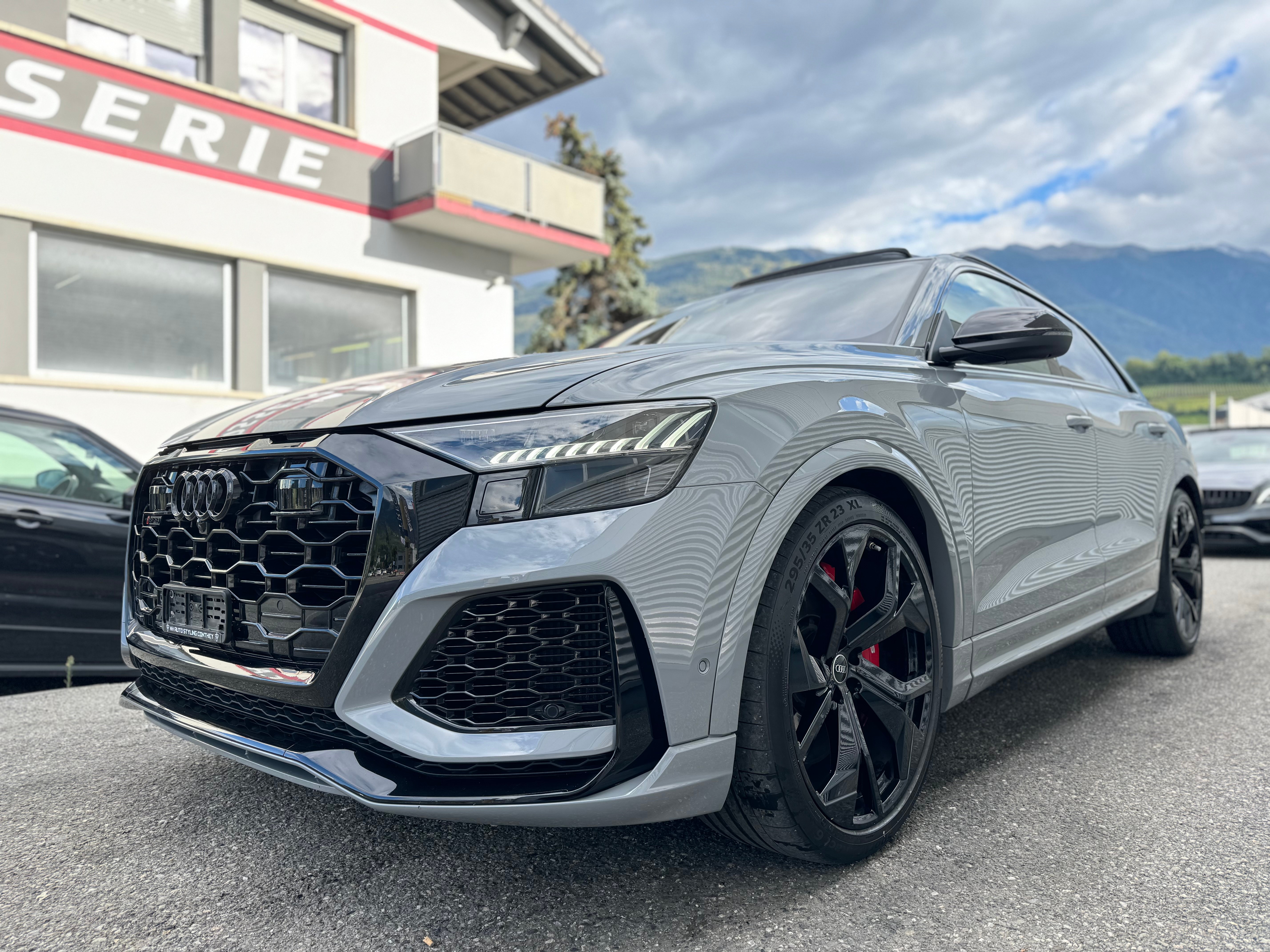 AUDI RSQ8 quattro tiptronic