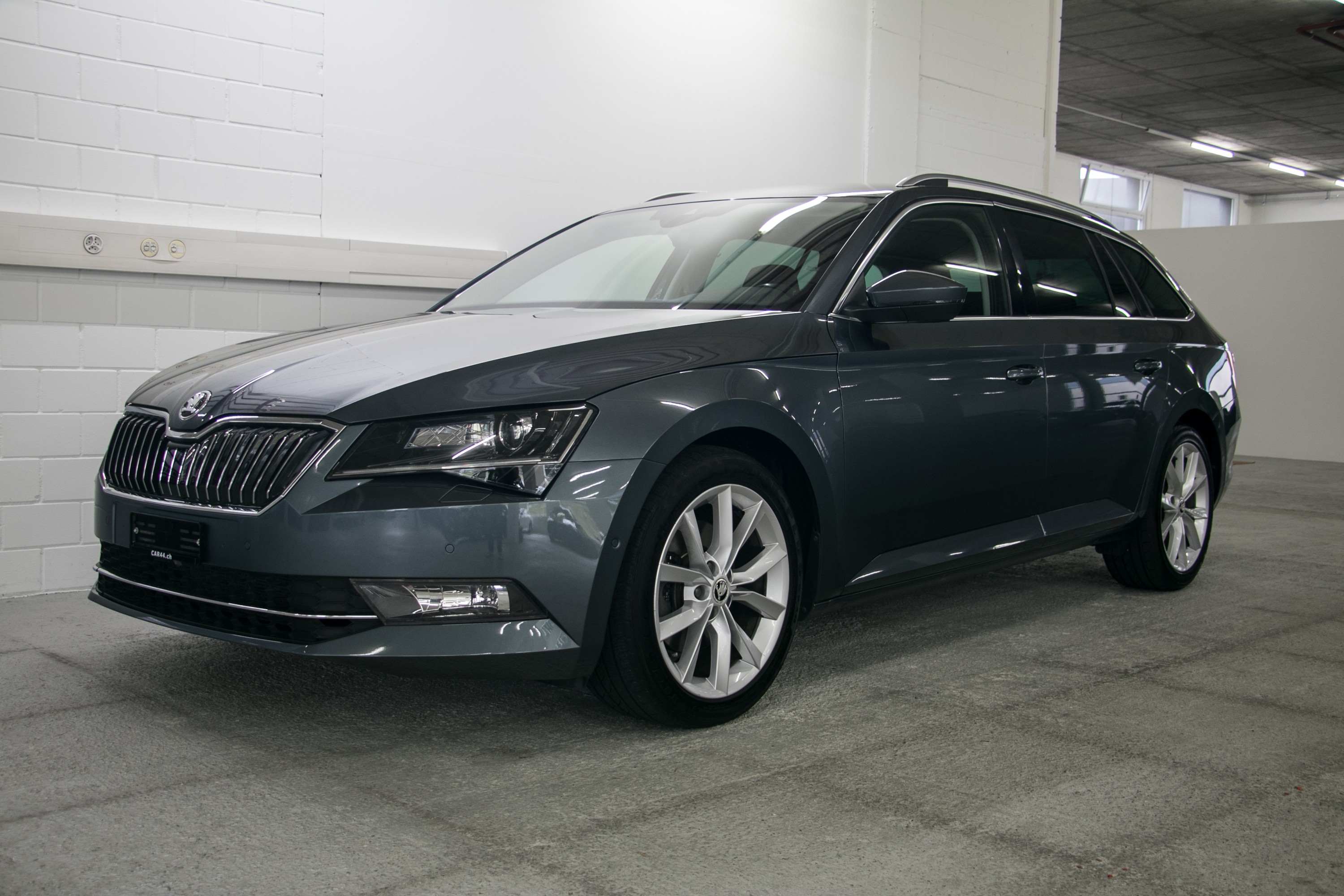 SKODA Superb Combi 2.0 TDi Style 4x4 DSG