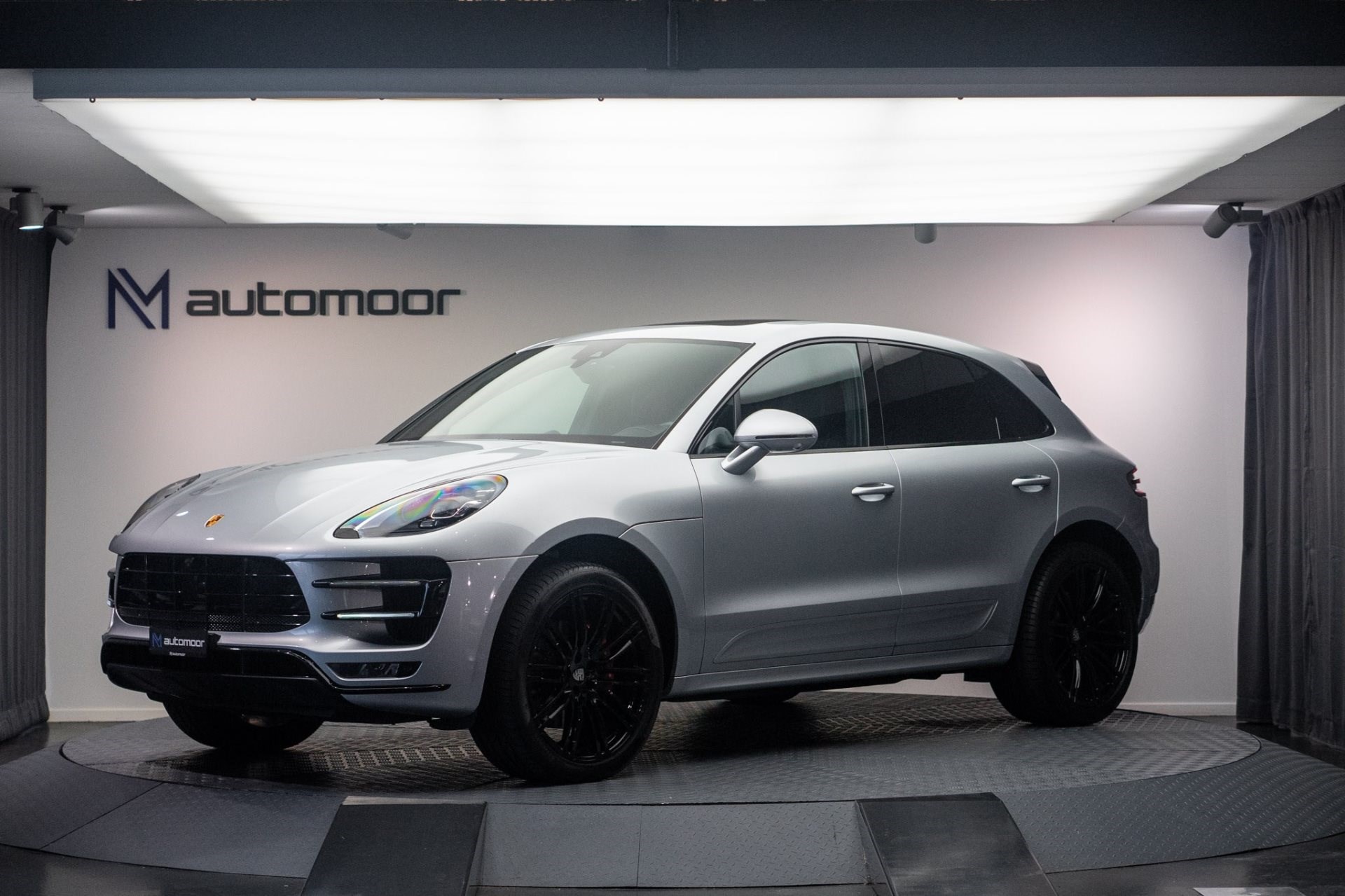 PORSCHE MACAN Turbo PDK *CH-Fahrzeug* *Sport Chrono* *Carbon*