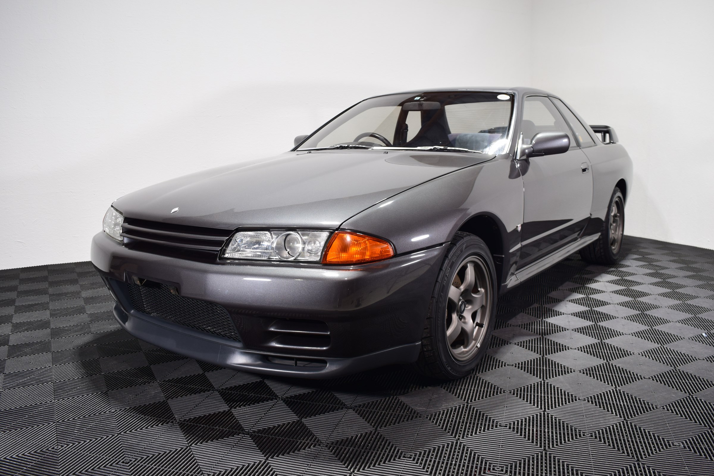 NISSAN Skyline R32 GTR