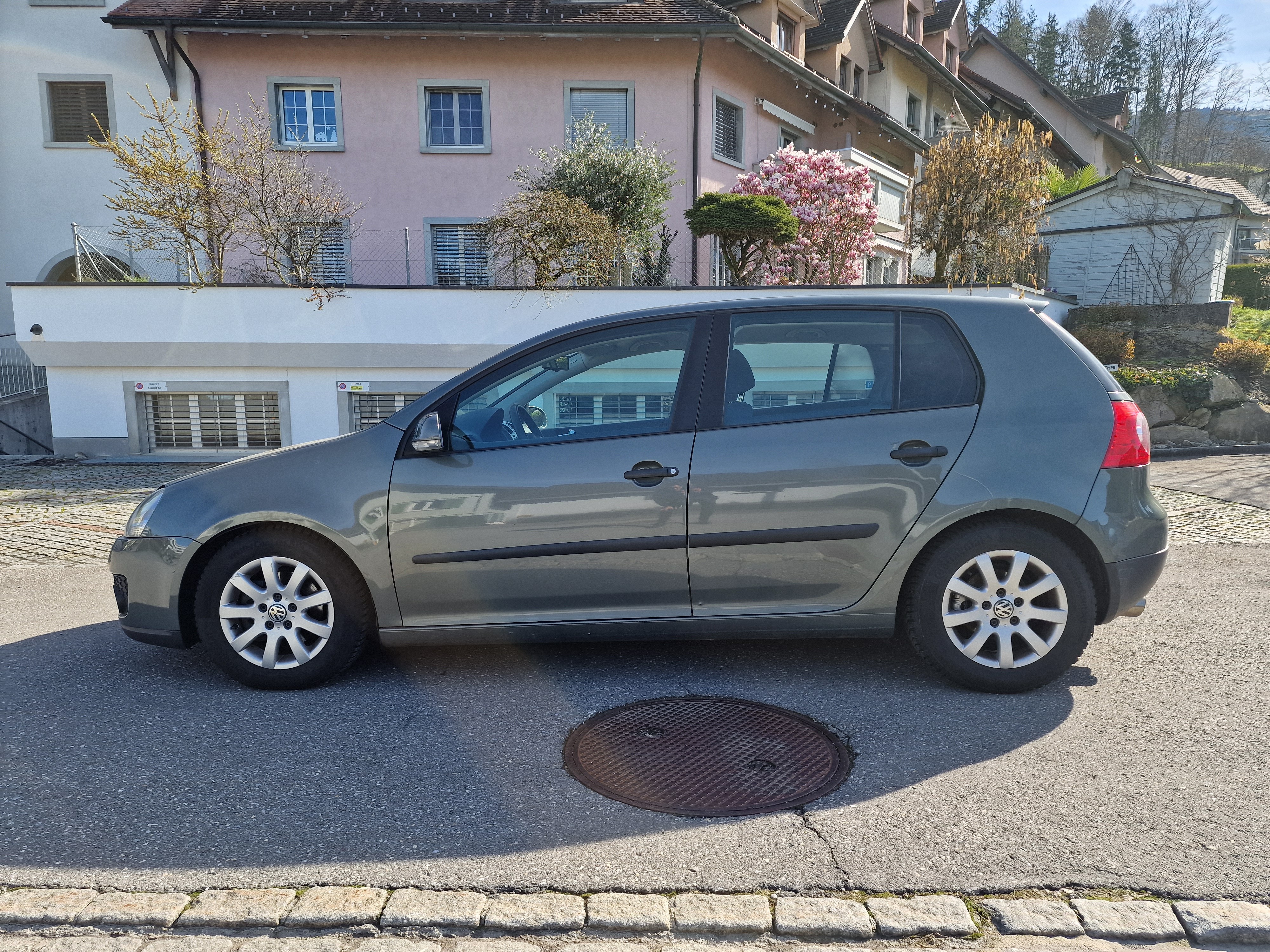 VW Golf 1.6 FSI Sportline Frisch MFK 12Mt Garantie