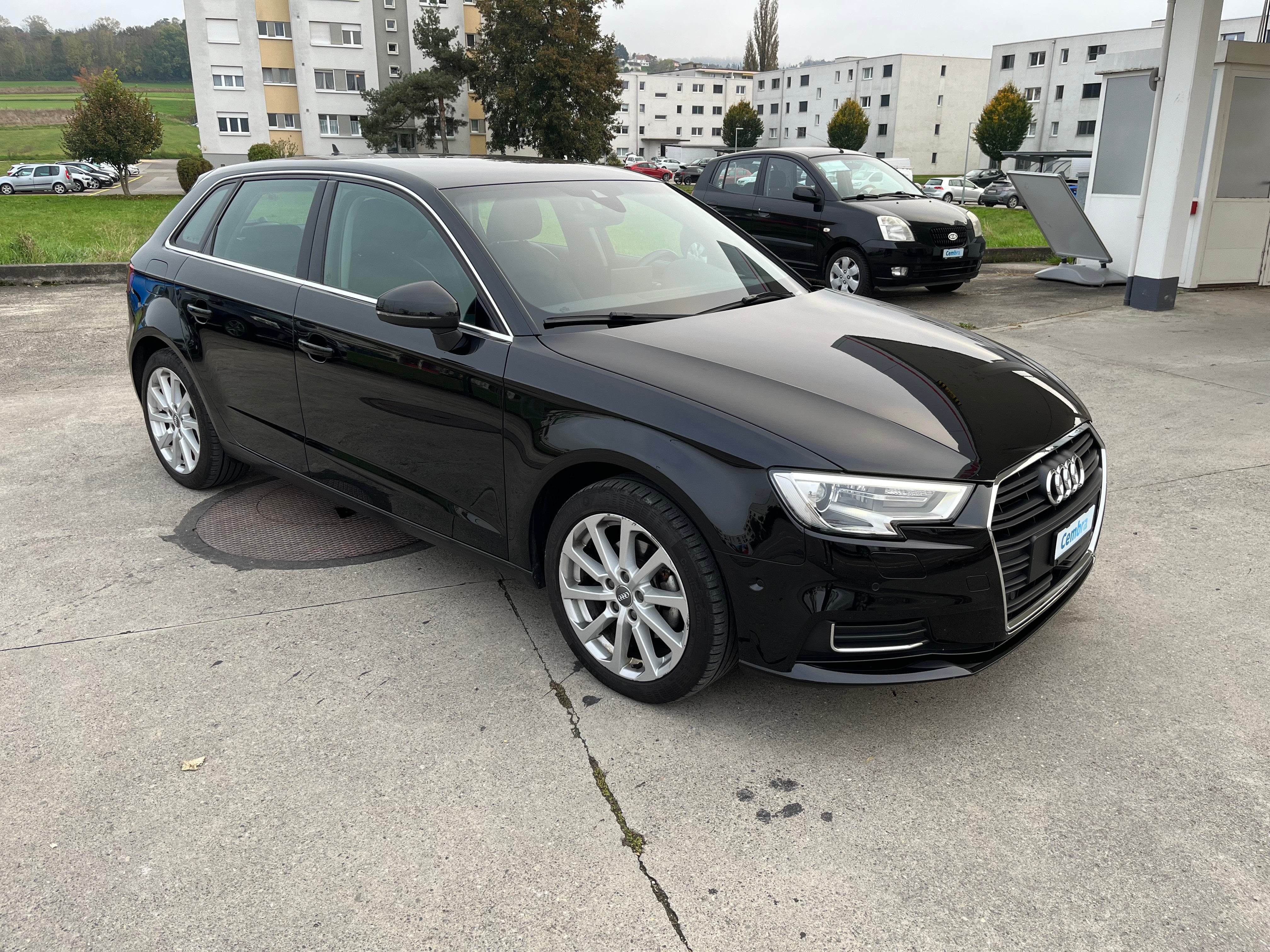 AUDI A3 Sportback 1.4 TFSI Design 150CV S-Tronic (Automatic) de 1ère main! Beaucoup d'options, roues été et hiver.