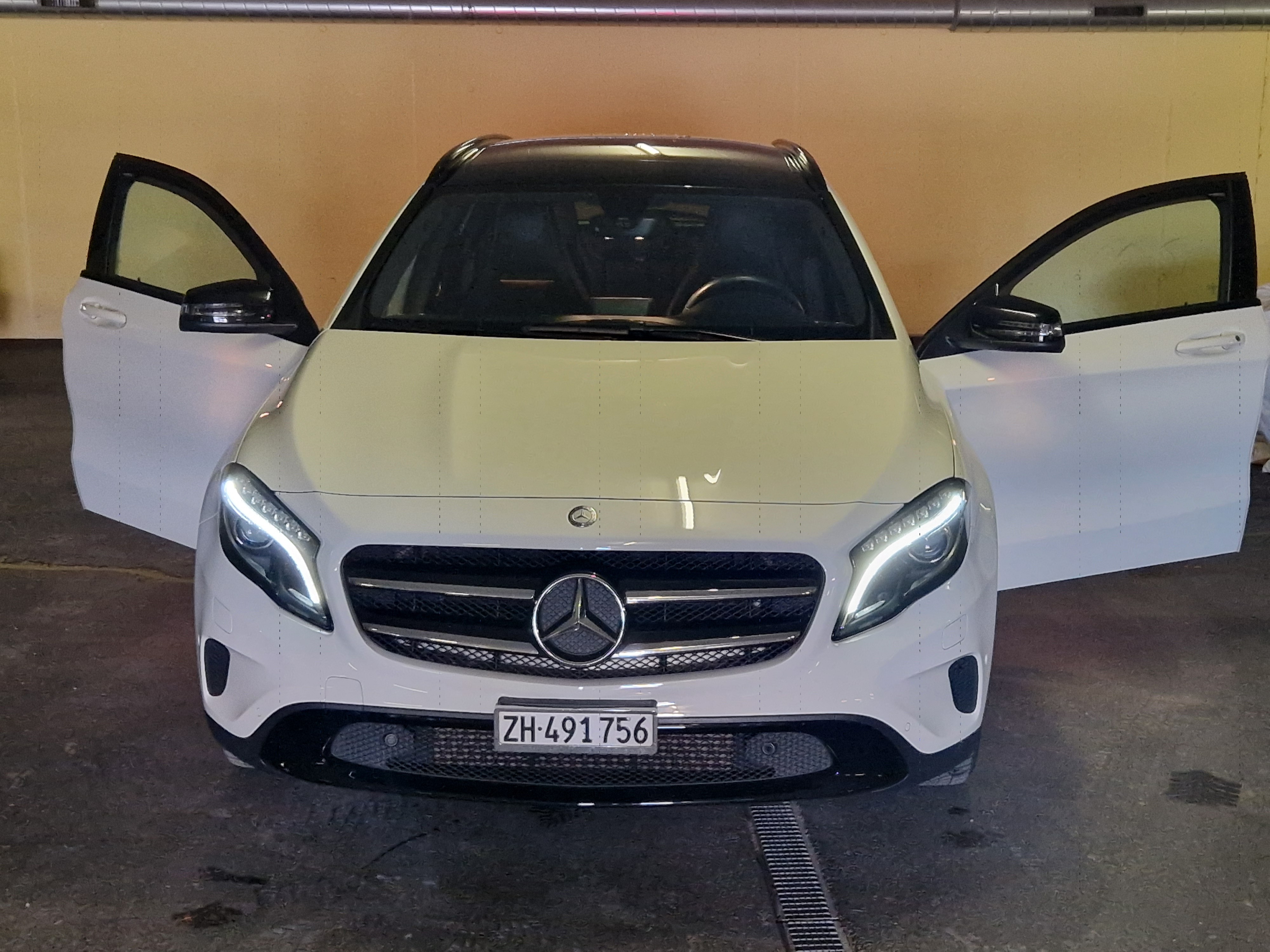 MERCEDES-BENZ GLA 220 CDI Urban 7G-DCT