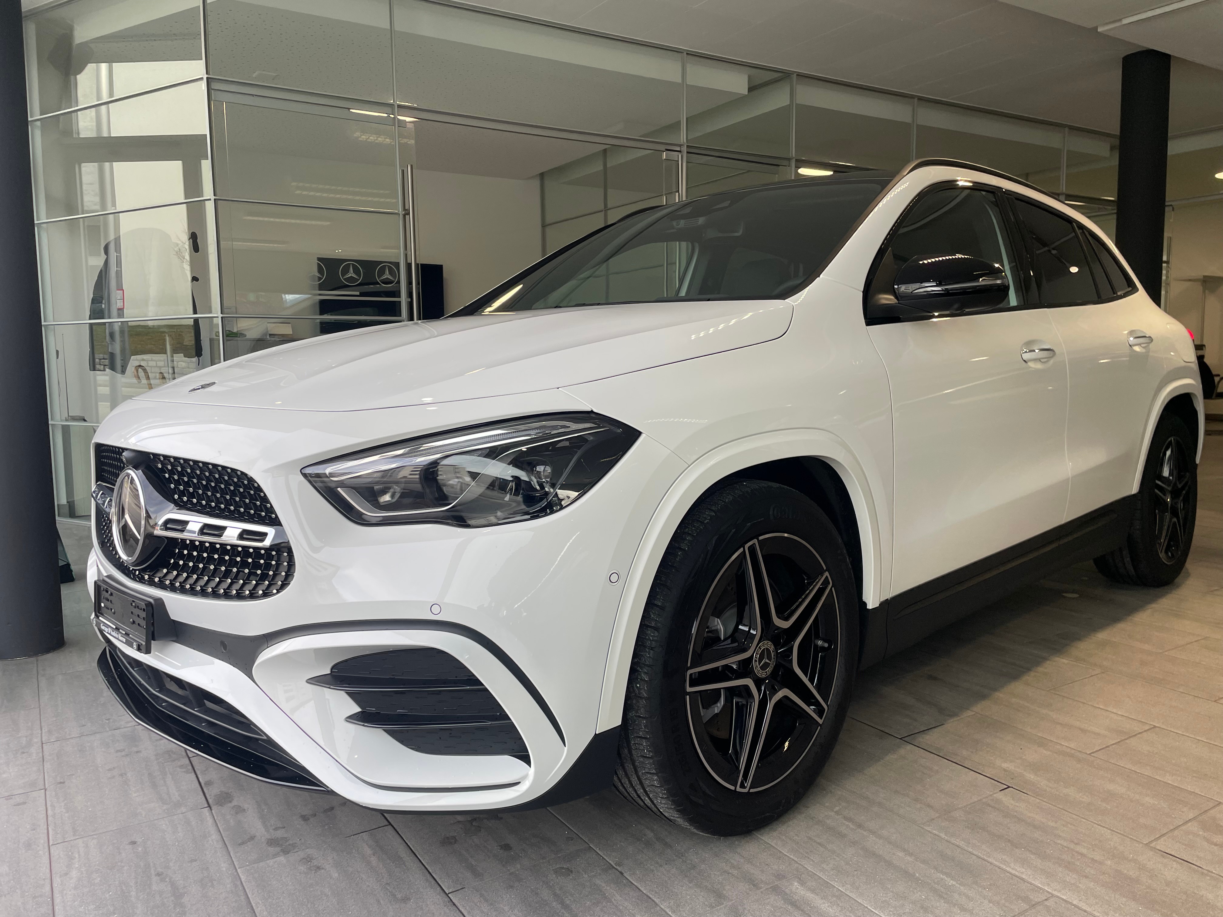 MERCEDES-BENZ GLA 250 4Matic AMG Line 8G-DCT