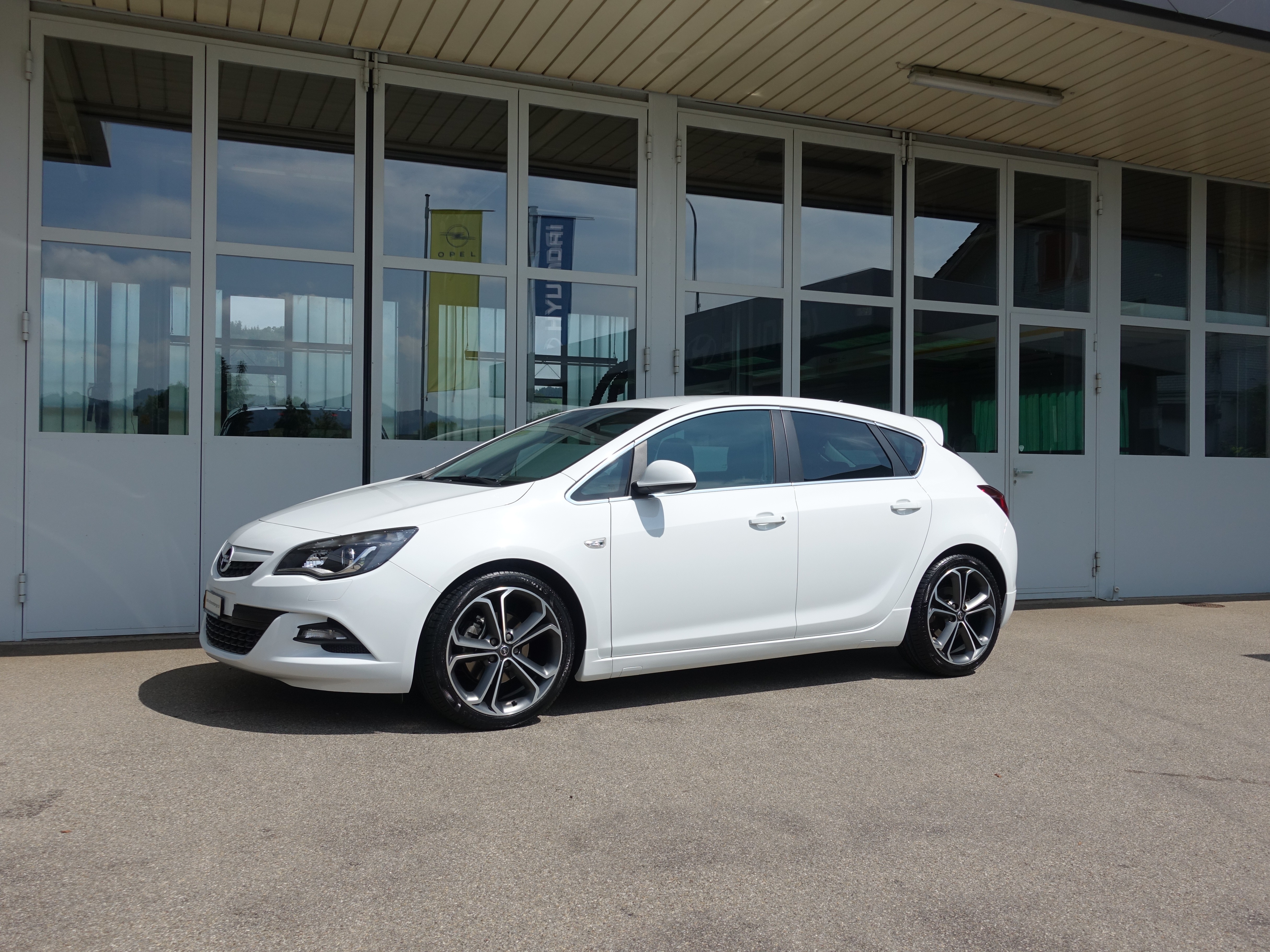 OPEL Astra 1.6i Turbo Sport