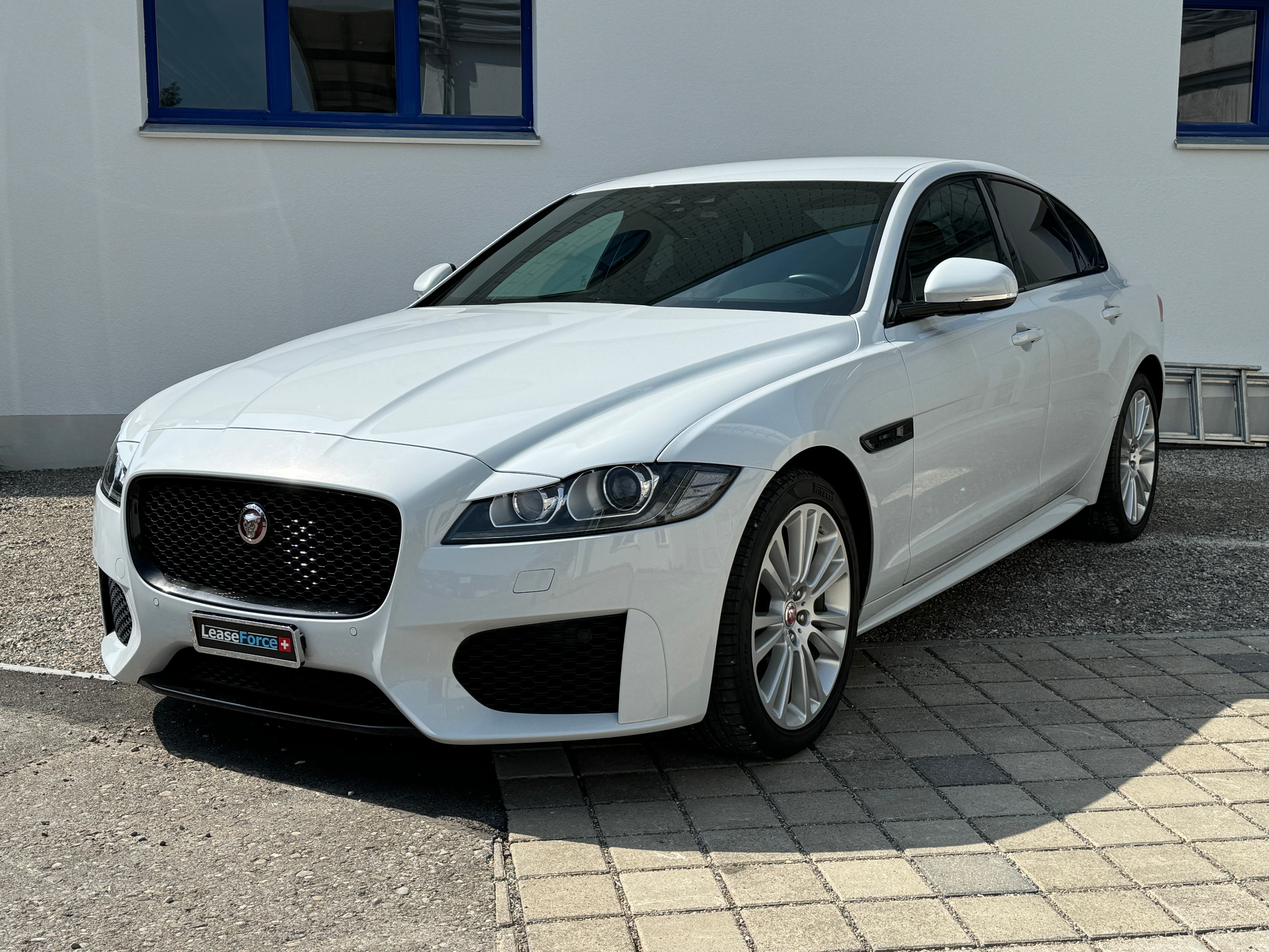 JAGUAR XF 30t Chequered Flag AWD