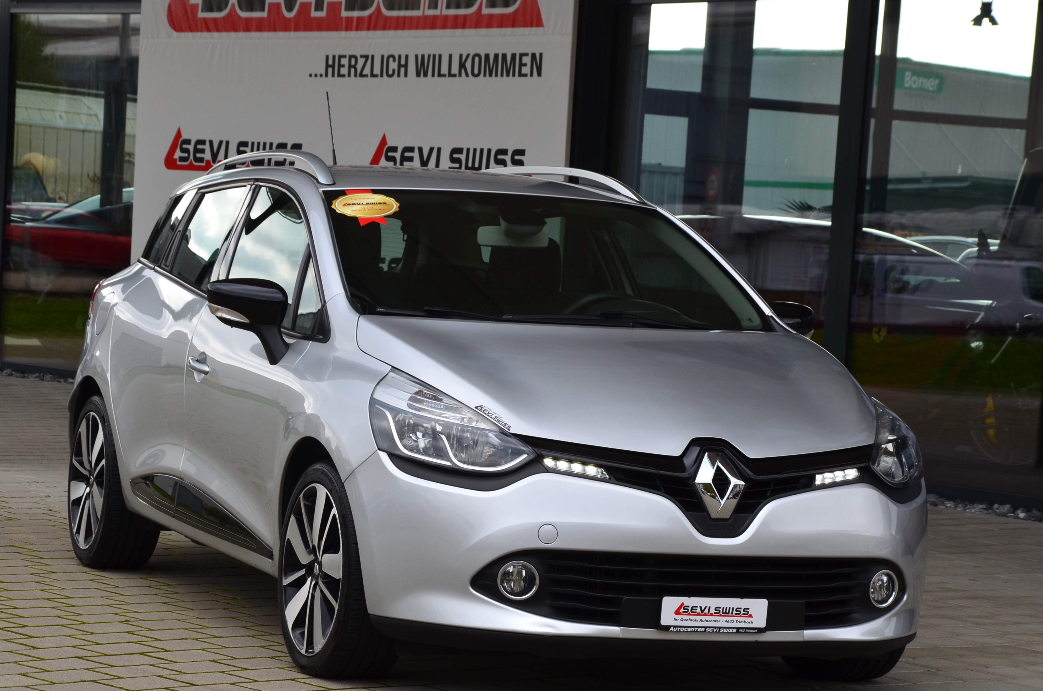 RENAULT Clio Grandtour 1.2 16V T Dynamique EDC