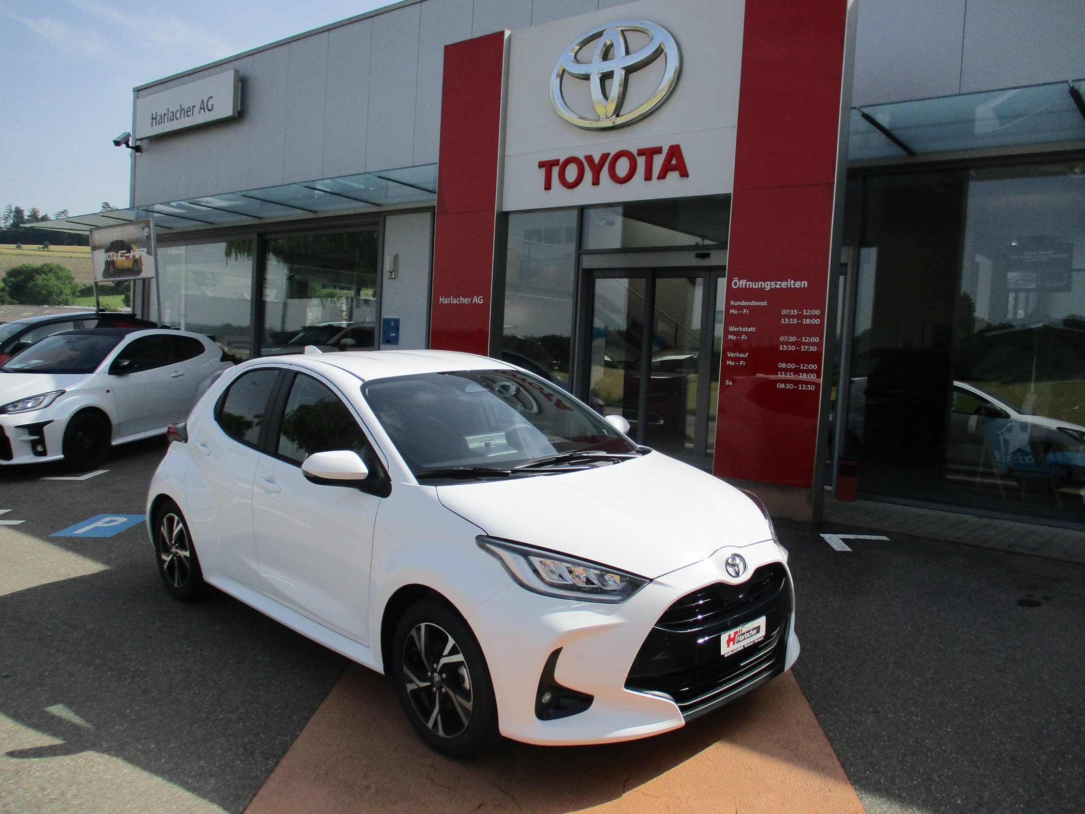 TOYOTA Yaris 1.5 VVT-i HSD Trend