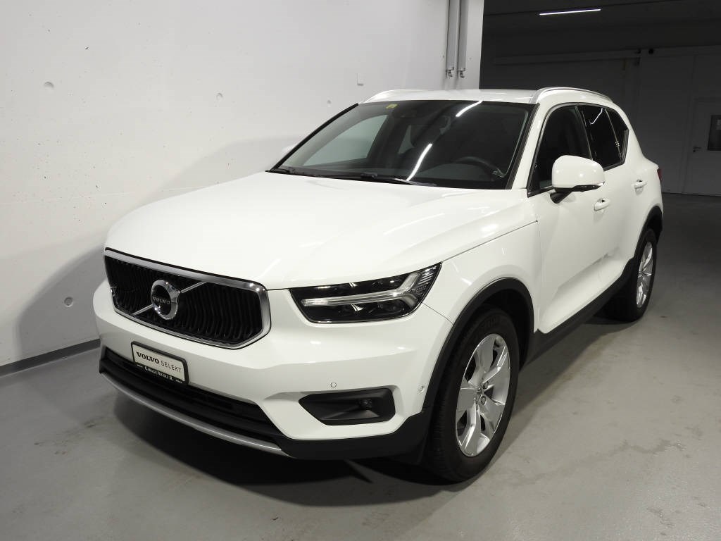 VOLVO XC40 2.0 T5 Momentum AWD