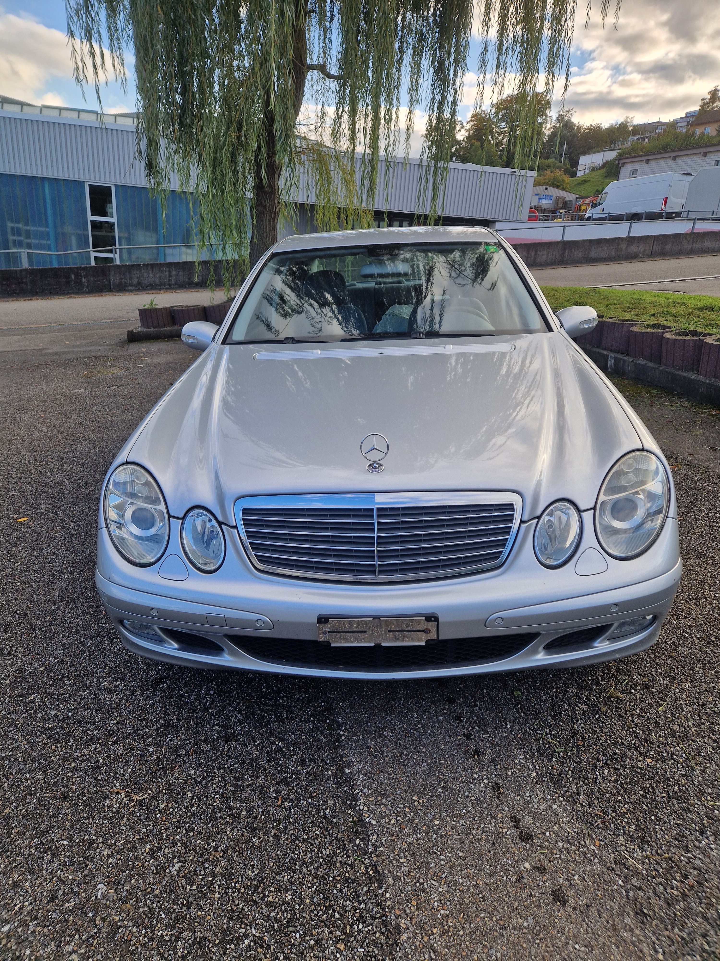 MERCEDES-BENZ E 220