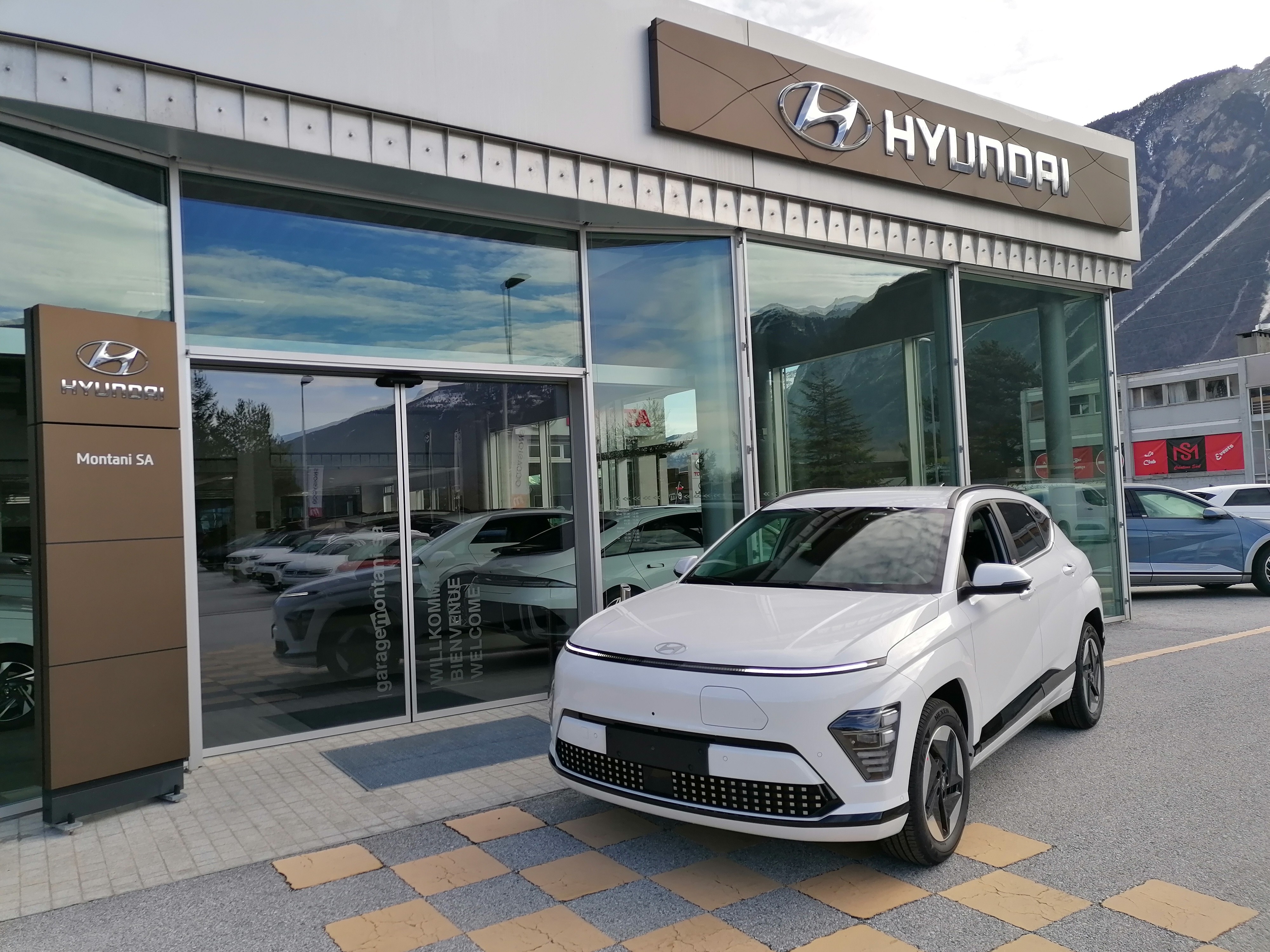 HYUNDAI Kona EV 65.4 kWh Amplia