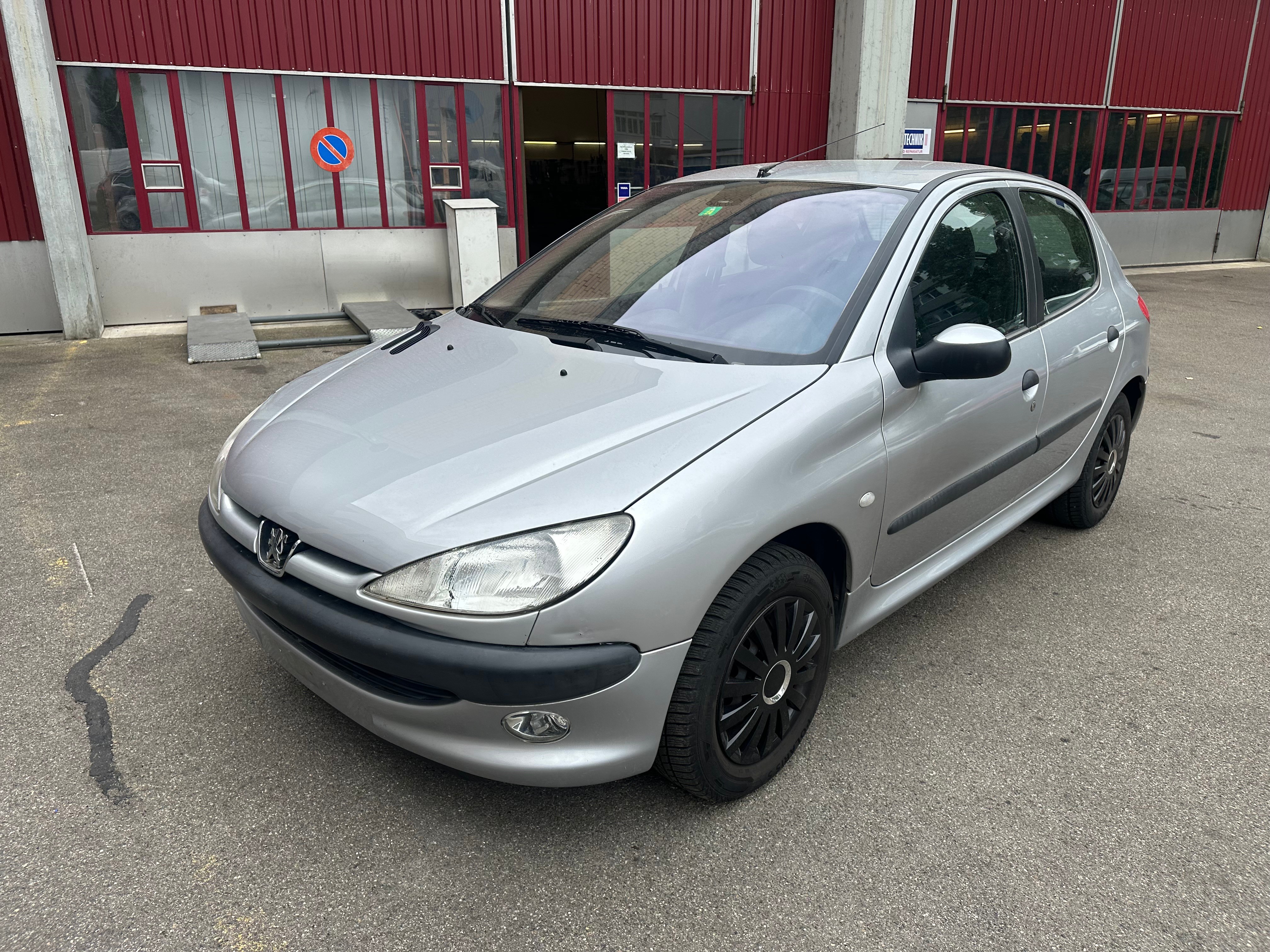 PEUGEOT 206 1.6 16V XT