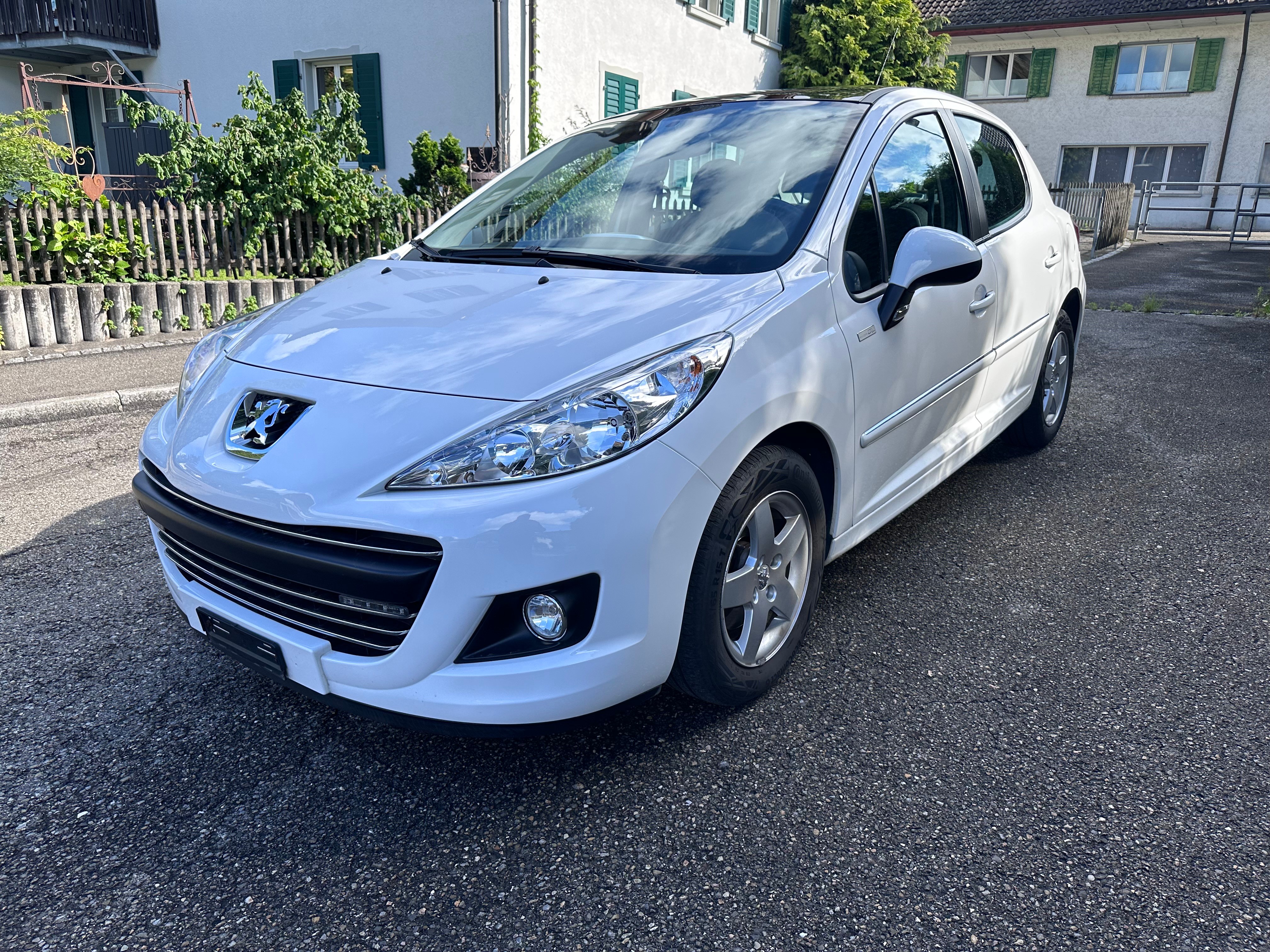 PEUGEOT 207 1.4 16V Millesim 200