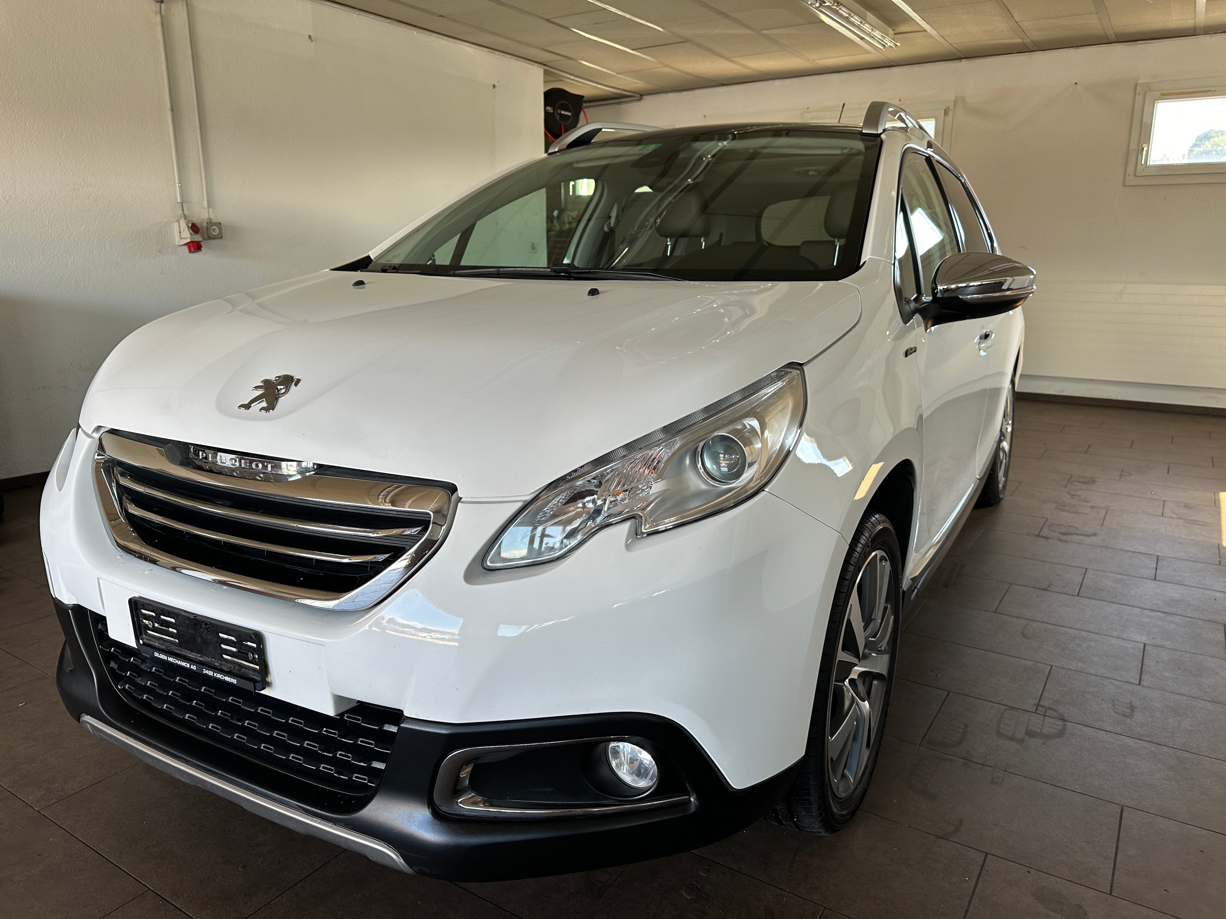 PEUGEOT 2008 1.2 PureTech Féline