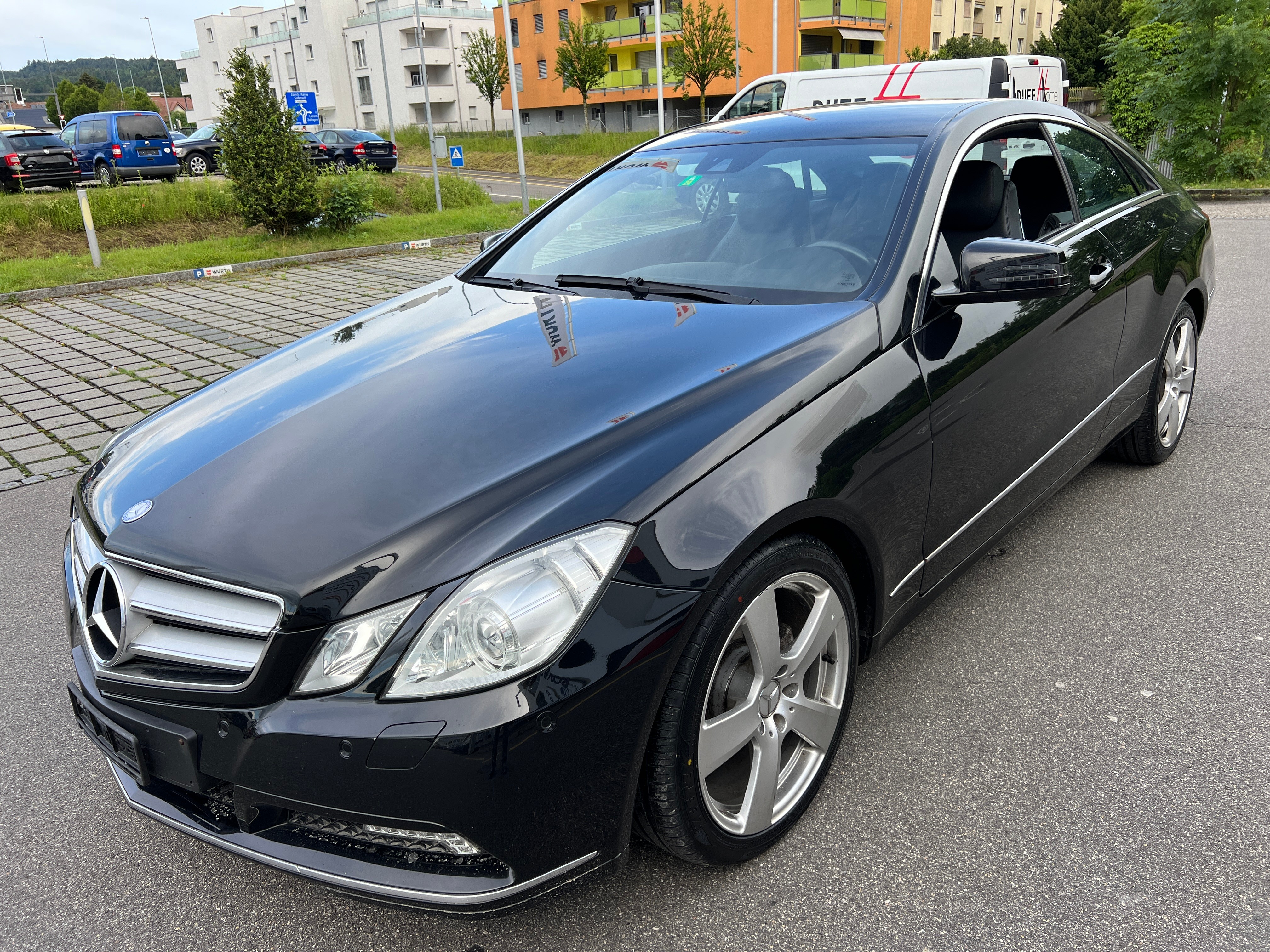 MERCEDES-BENZ E 200 CGI BlueEfficiency Automatic