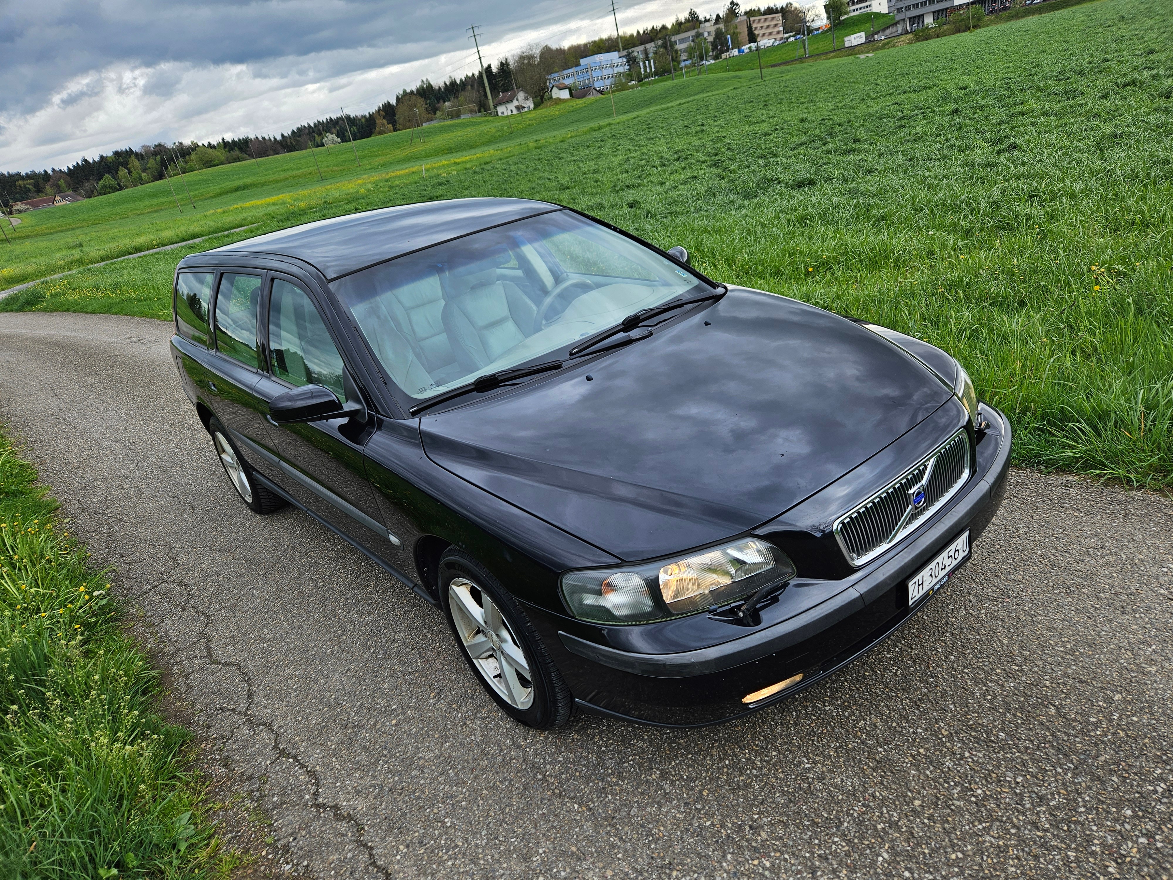 VOLVO V70 D5