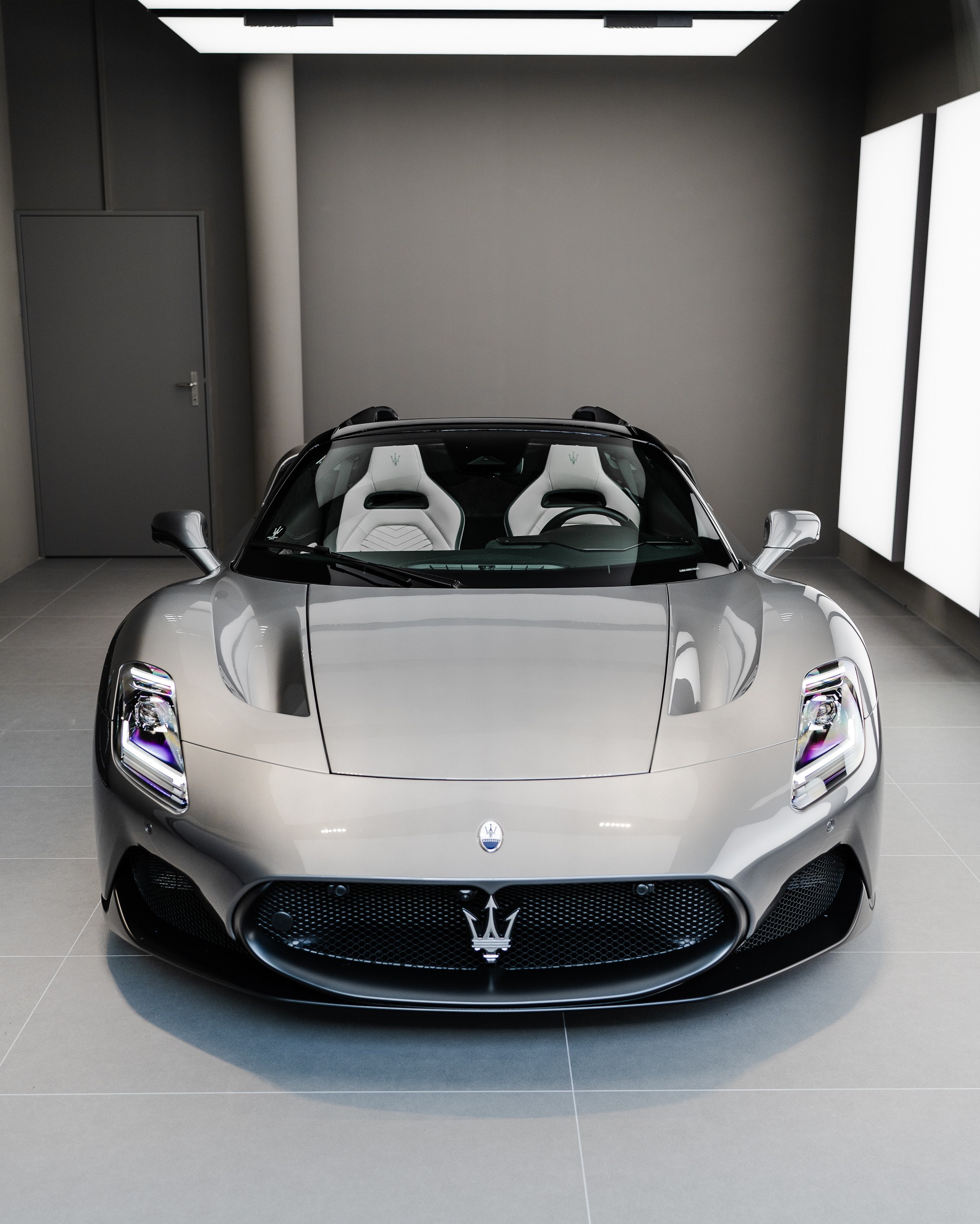 MASERATI MC20 Cielo - Grigio Mistero