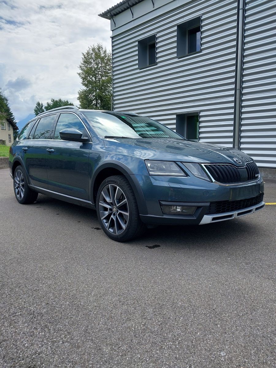 SKODA Octavia Combi 2.0 TSI Scout 4x4 DSG