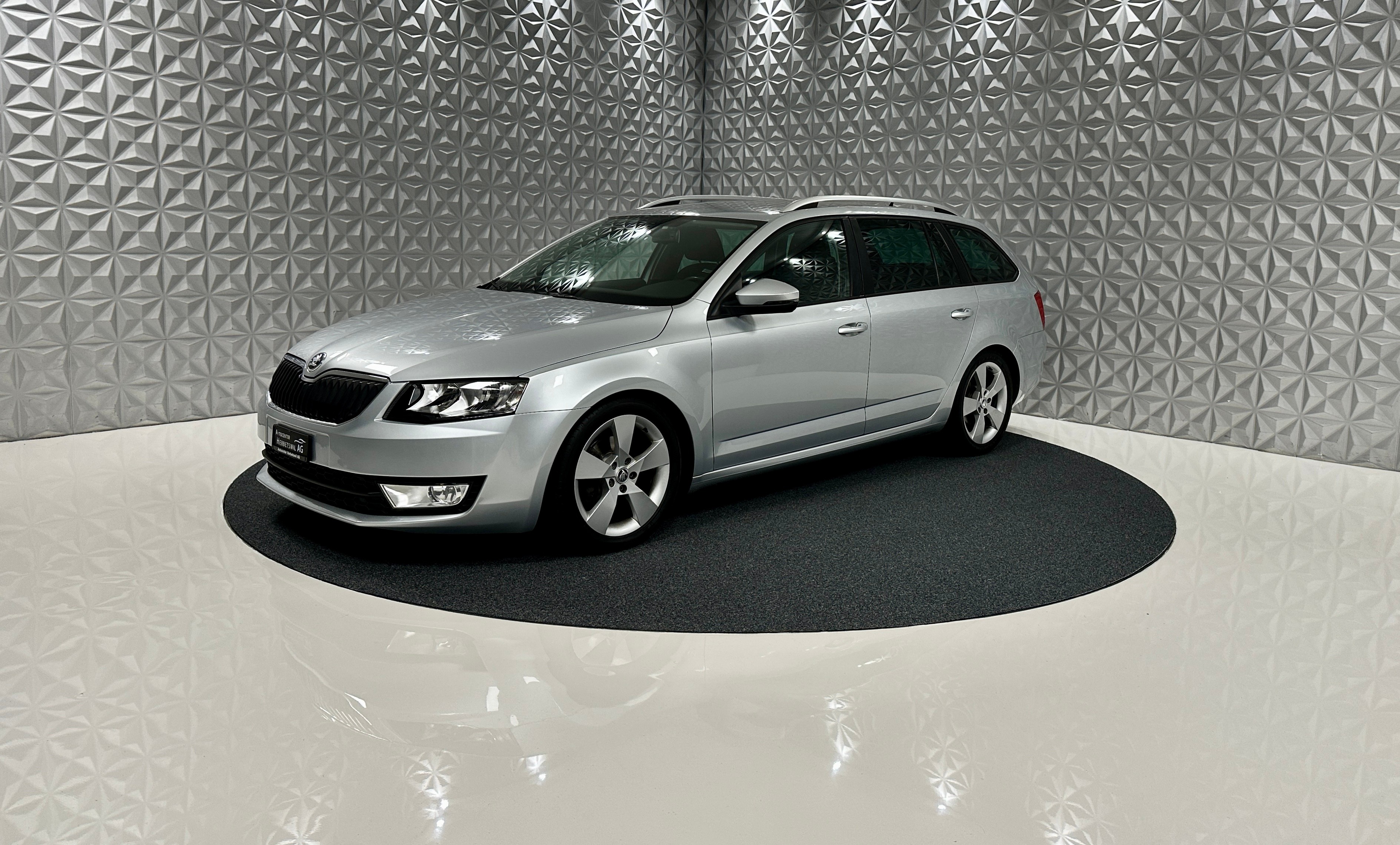 SKODA Octavia Combi 2.0 TDI Elegance DSG