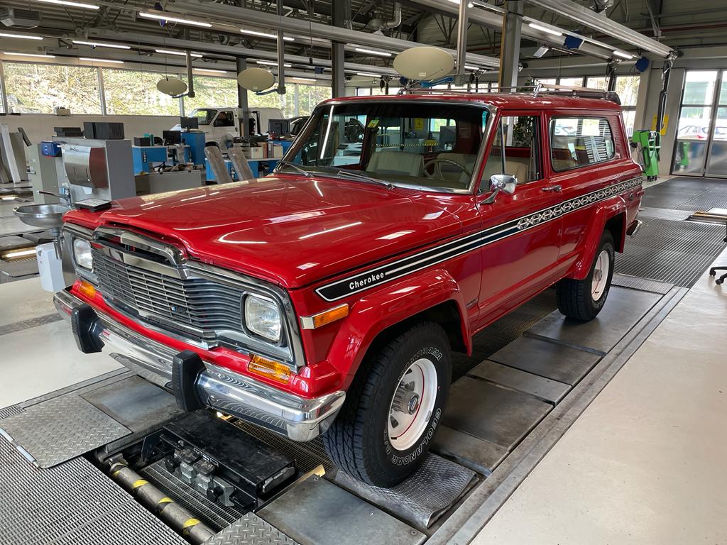 JEEP Cherokee S 5.9 V8 (Wide Track)