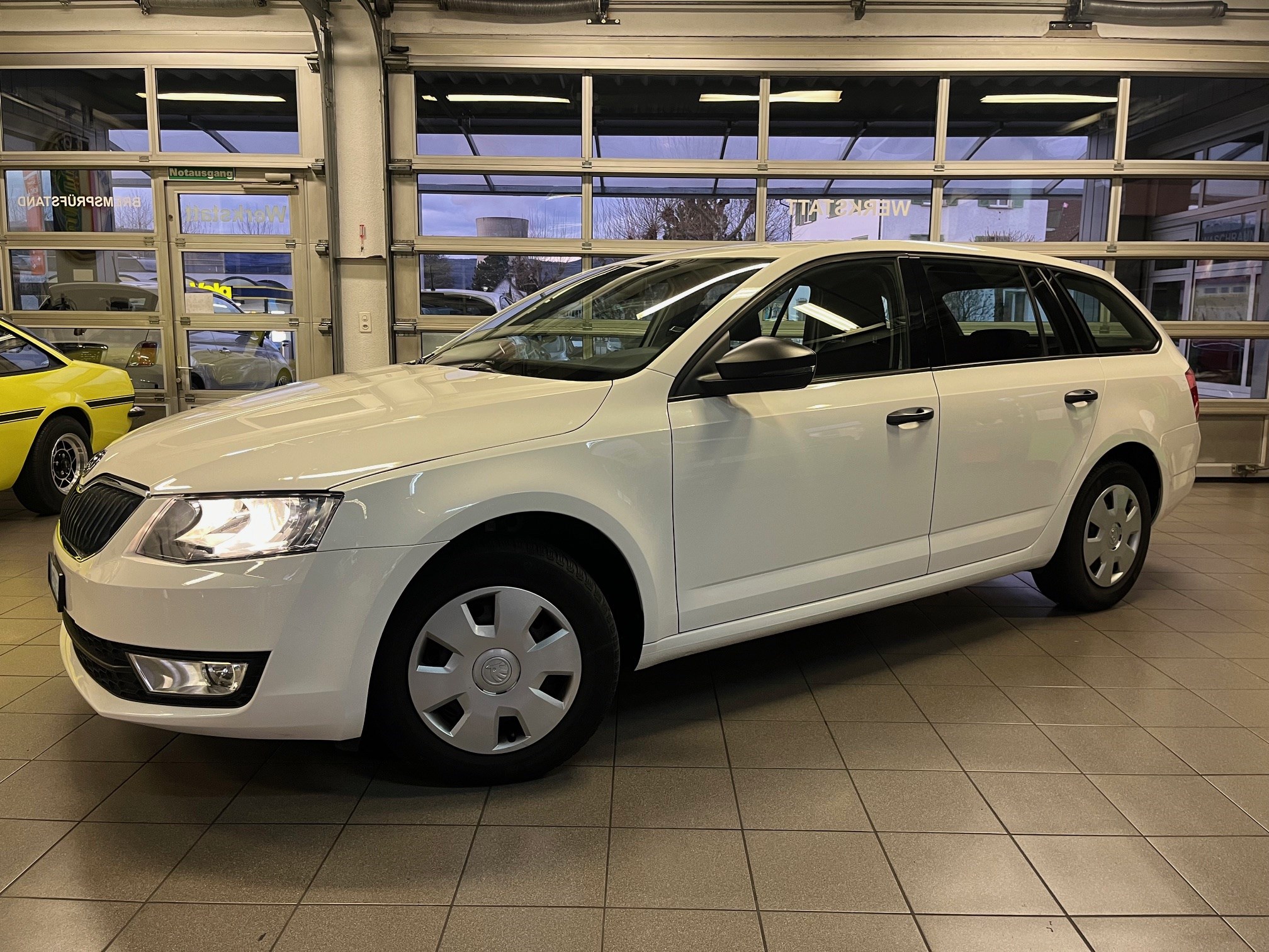 SKODA Octavia Combi 1.2 TSI Active