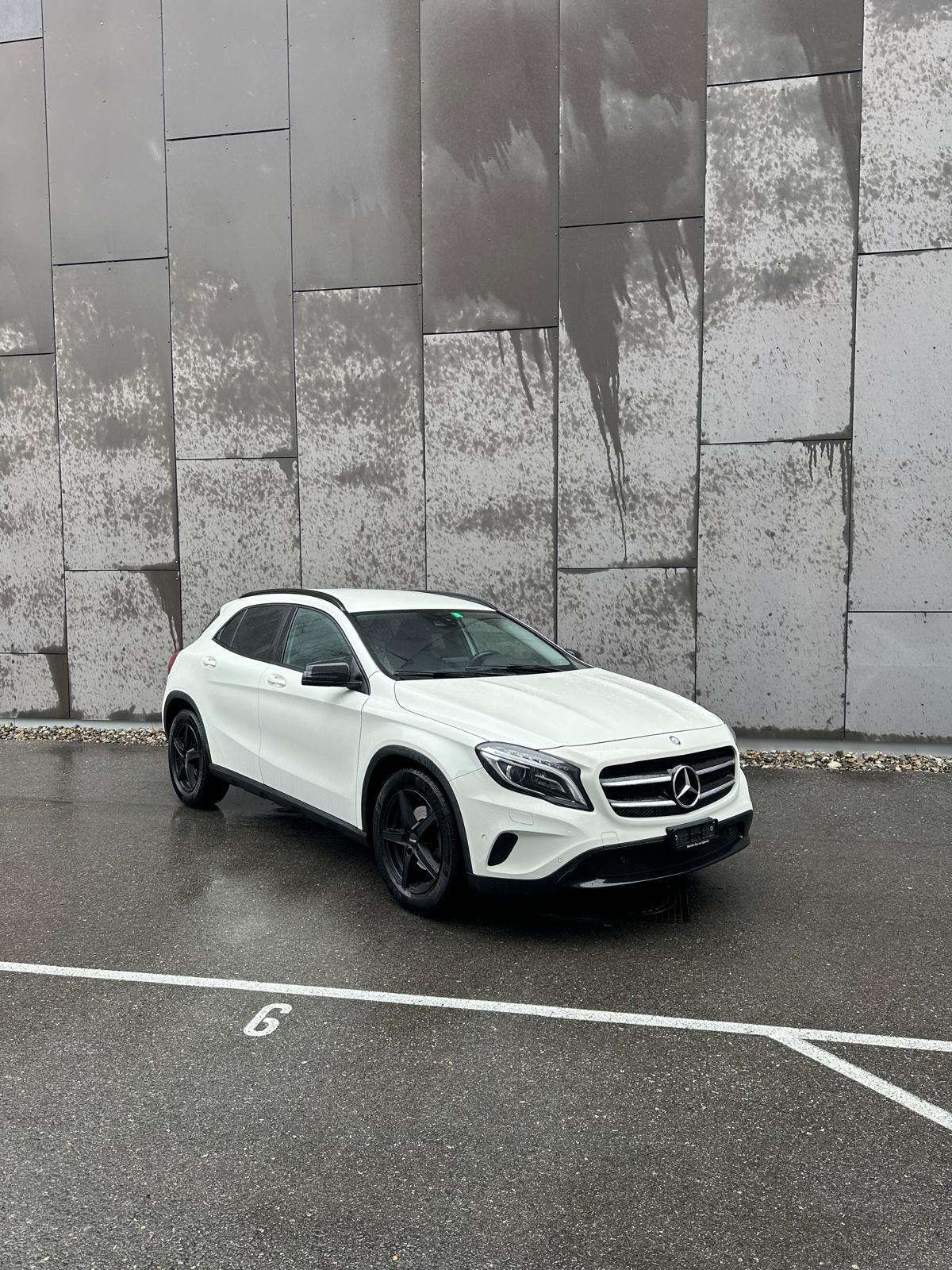 MERCEDES-BENZ GLA 200 Urban 7G-DCT