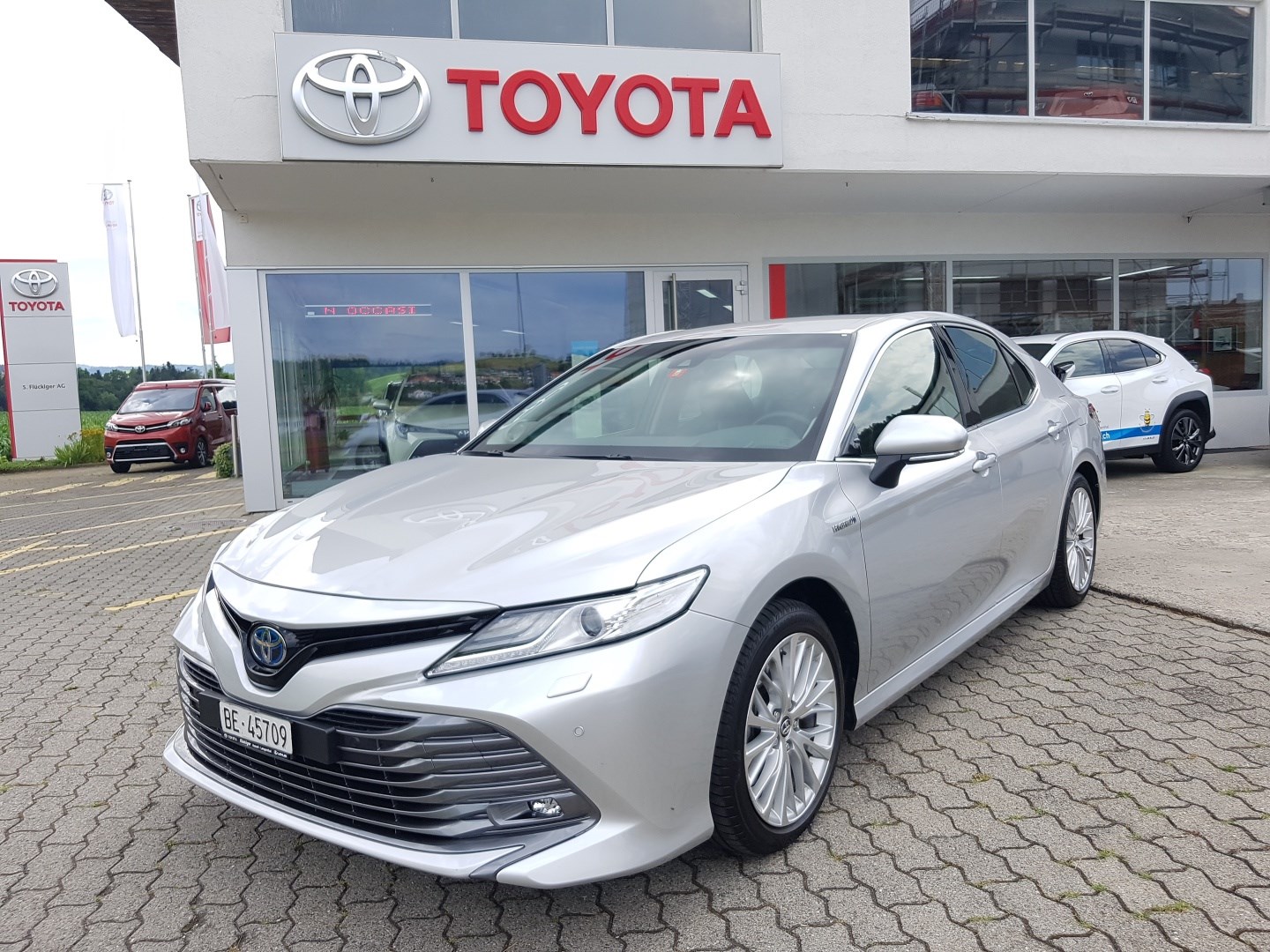 TOYOTA Camry 2.5 HSD e-CVT