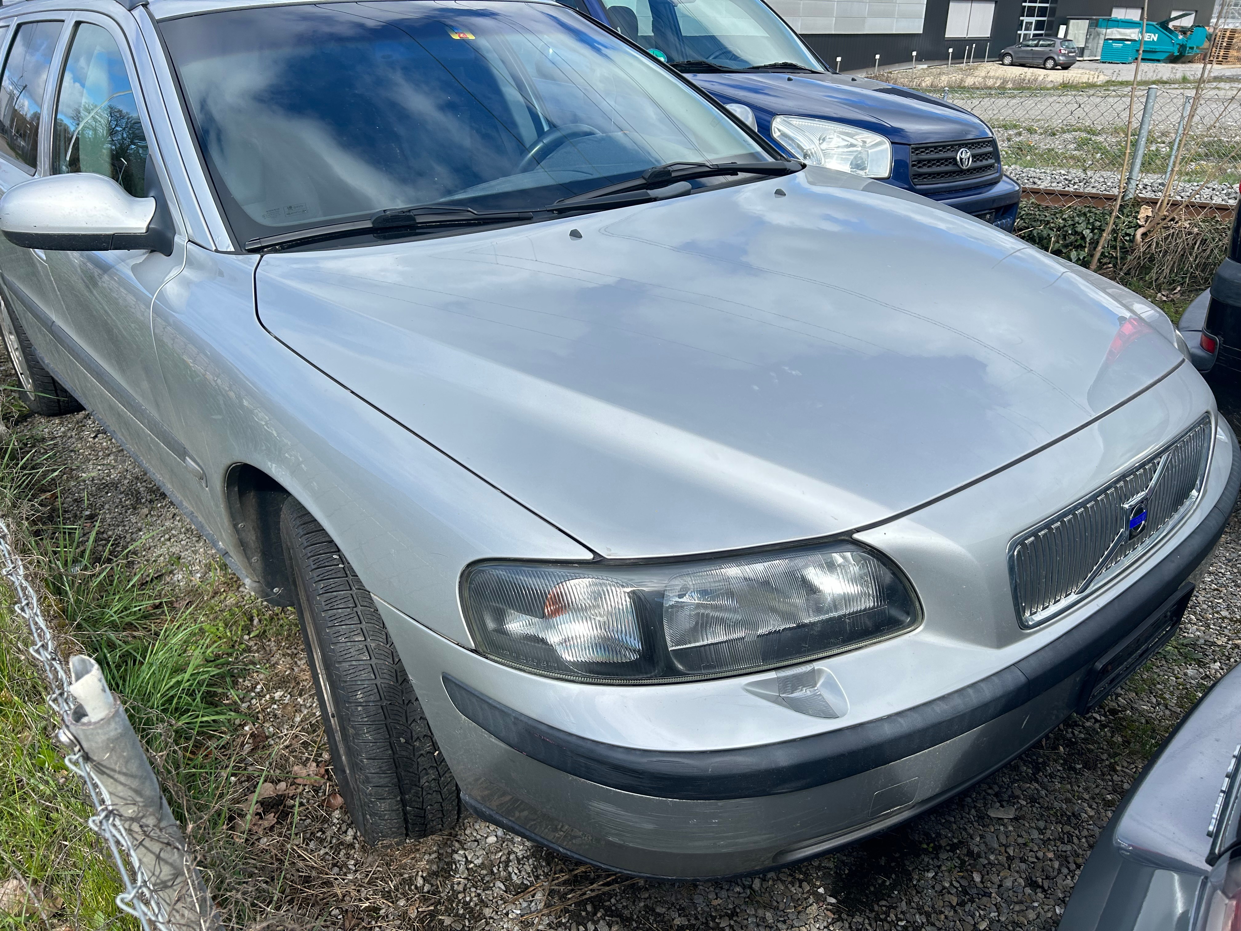 VOLVO V70 T5