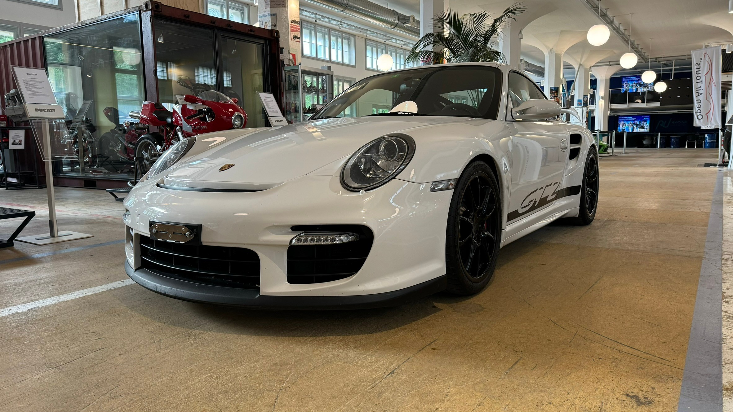 PORSCHE 911 GT2