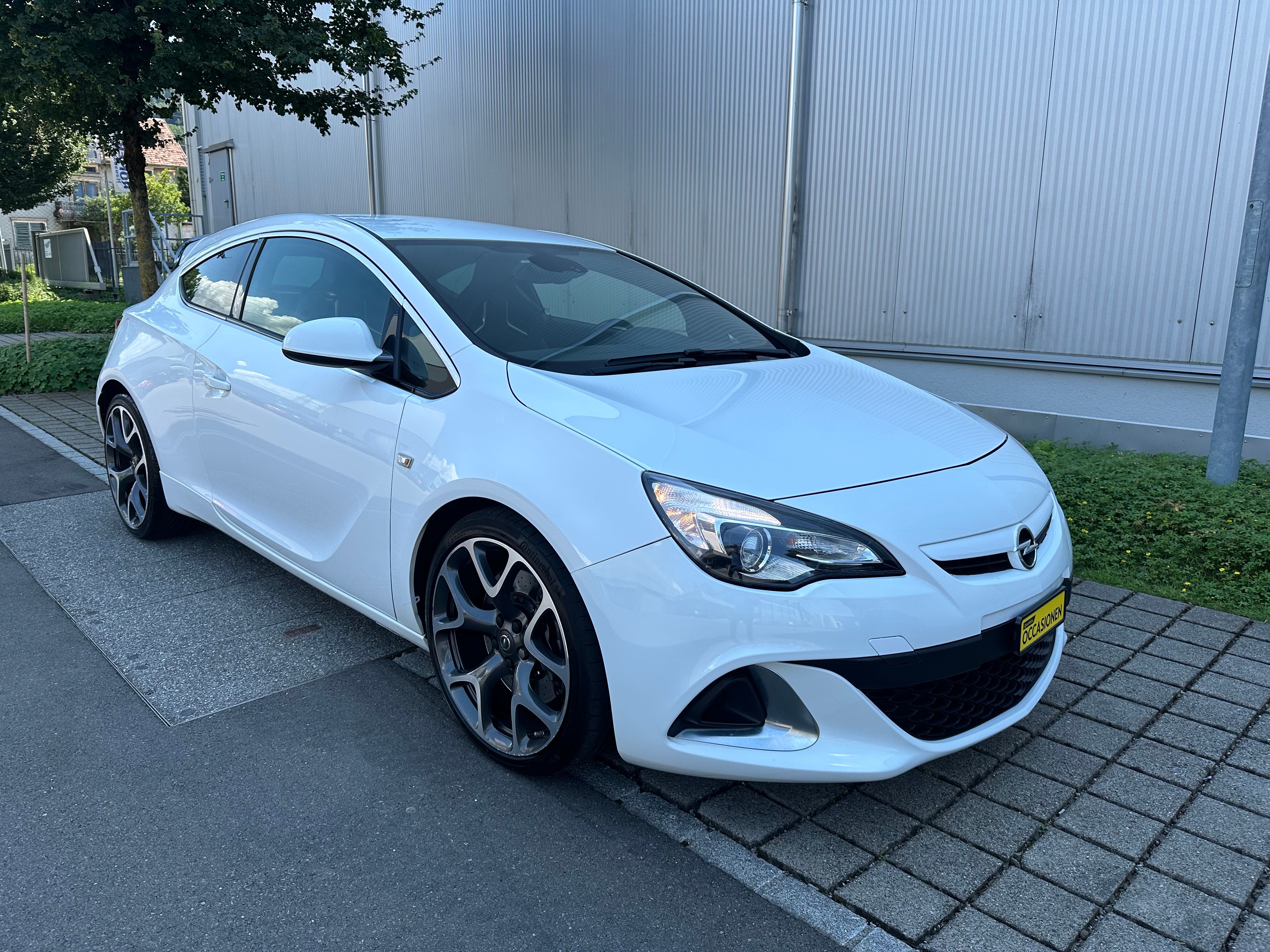 OPEL Astra GTC 2.0i 16V Turbo OPC