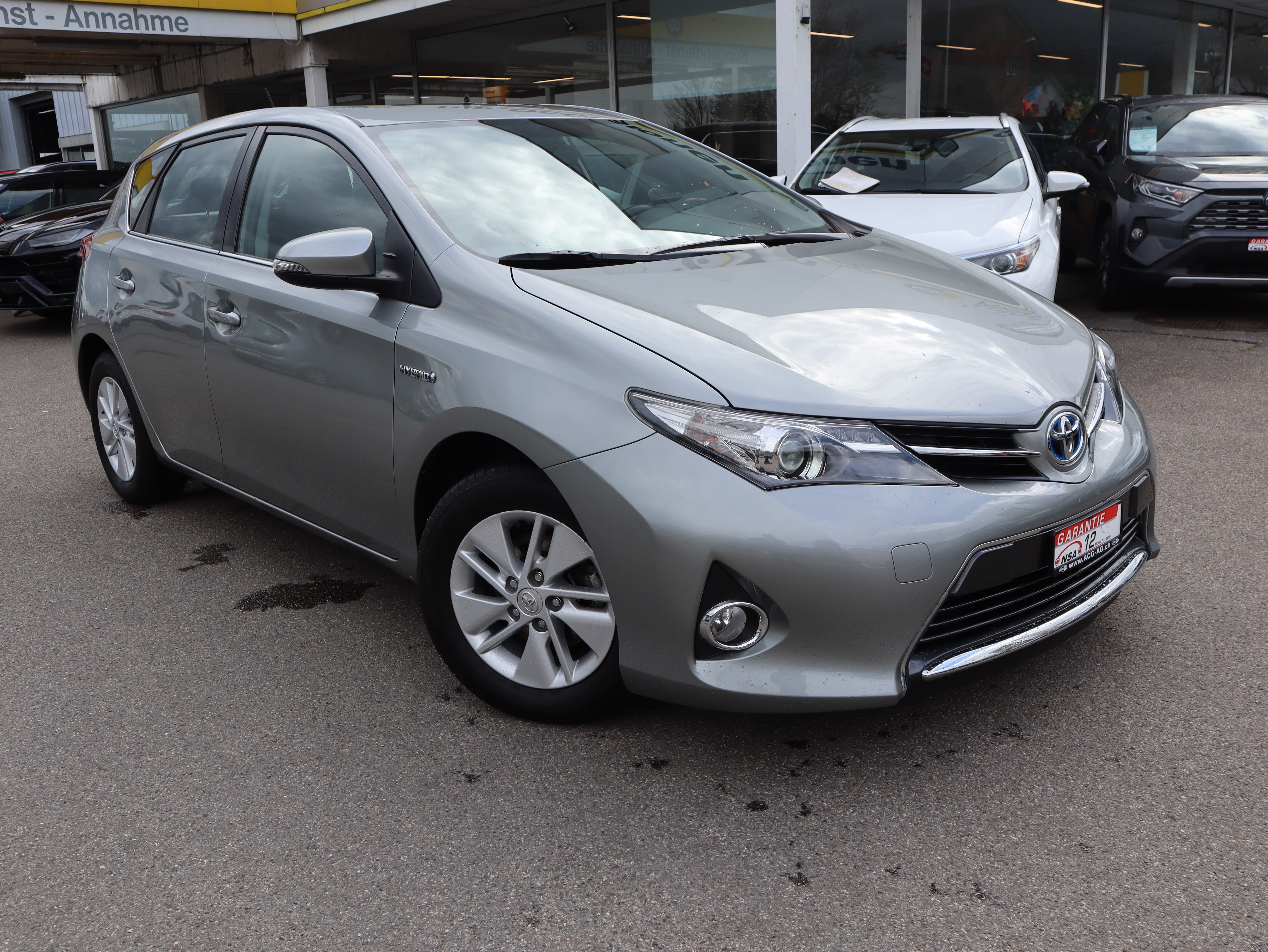 TOYOTA Auris 1.8 16V HSD Linea Luna ** Navigation ** RF-Kamera ** Frisch ab MFK & Service ** **