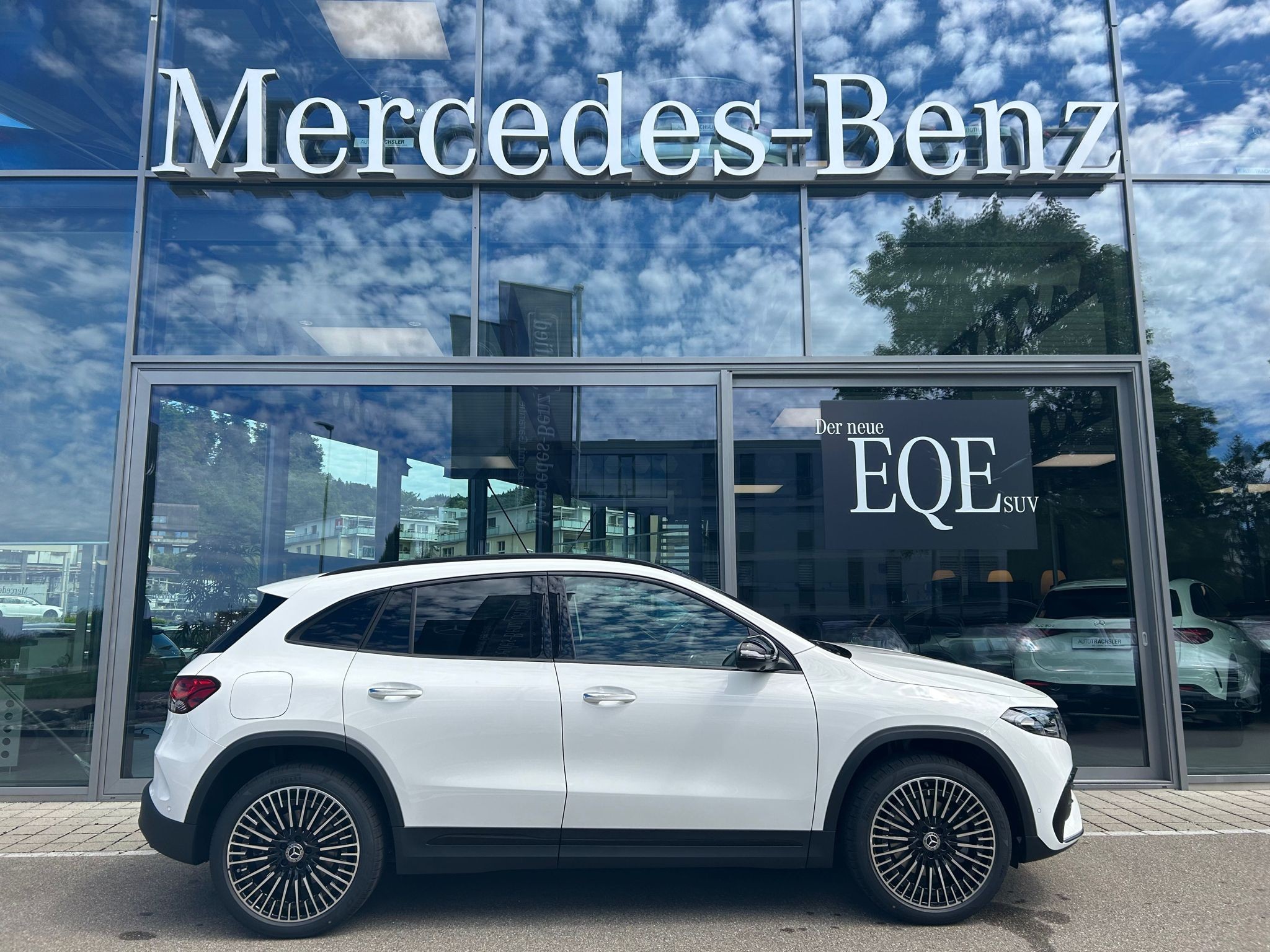 MERCEDES-BENZ EQA 300 4Matic Swiss Star AMG Line