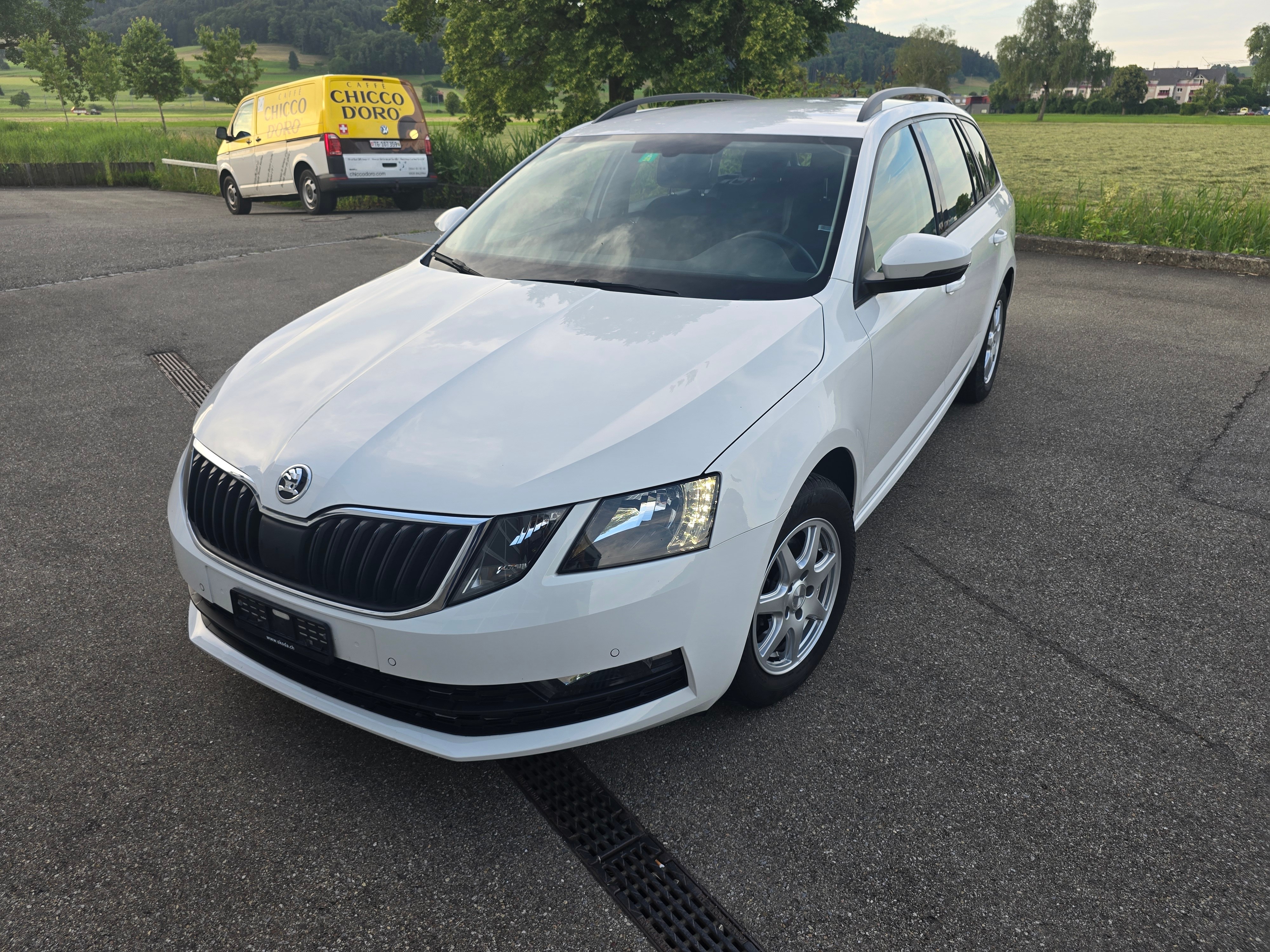 SKODA Octavia Combi 2.0 TDI Ambition DSG*Frisch ab MFK*Frisch ab Service*Automatische Distanzregelung ACC*Garantie a.w