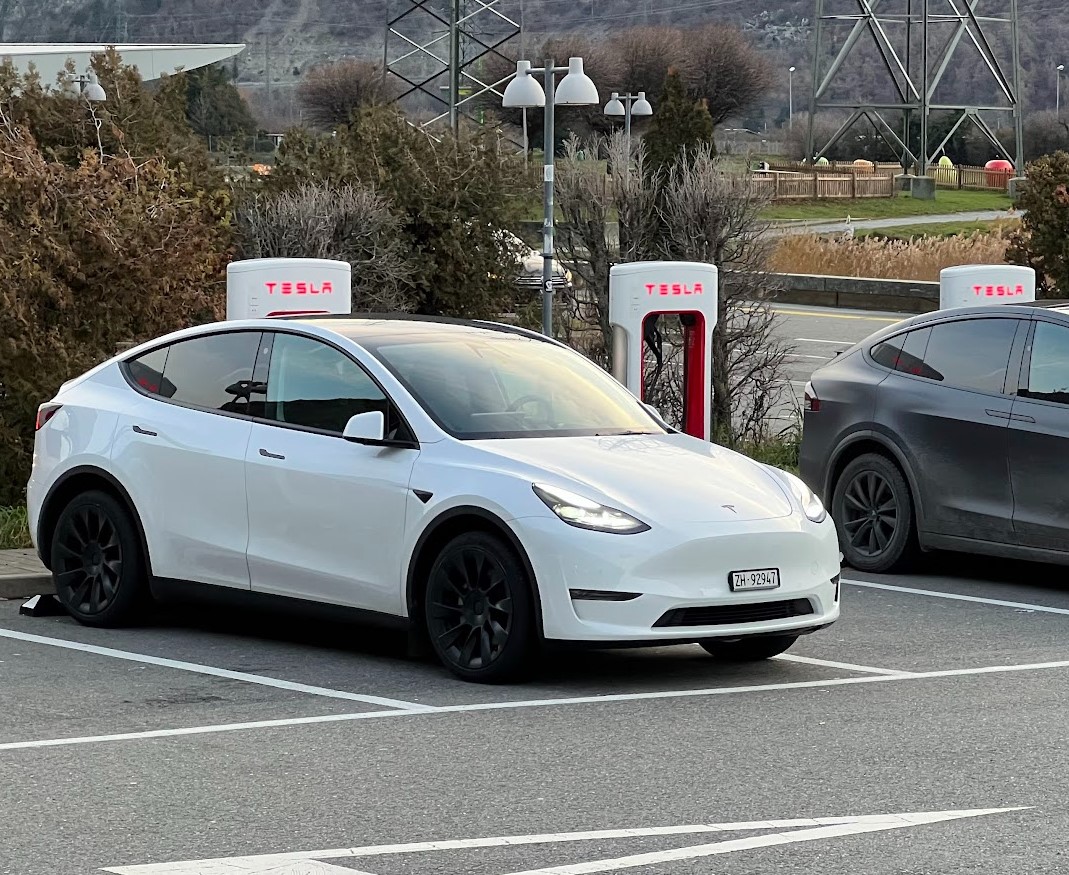 TESLA Model Y Long Range