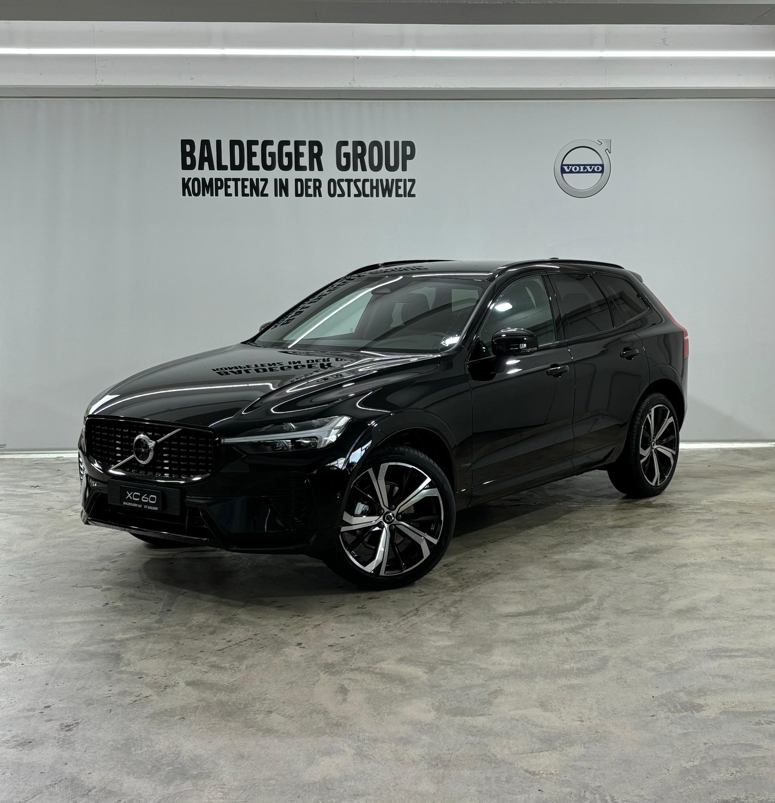 VOLVO XC60 2.0 B5 MH Plus Dark AWD