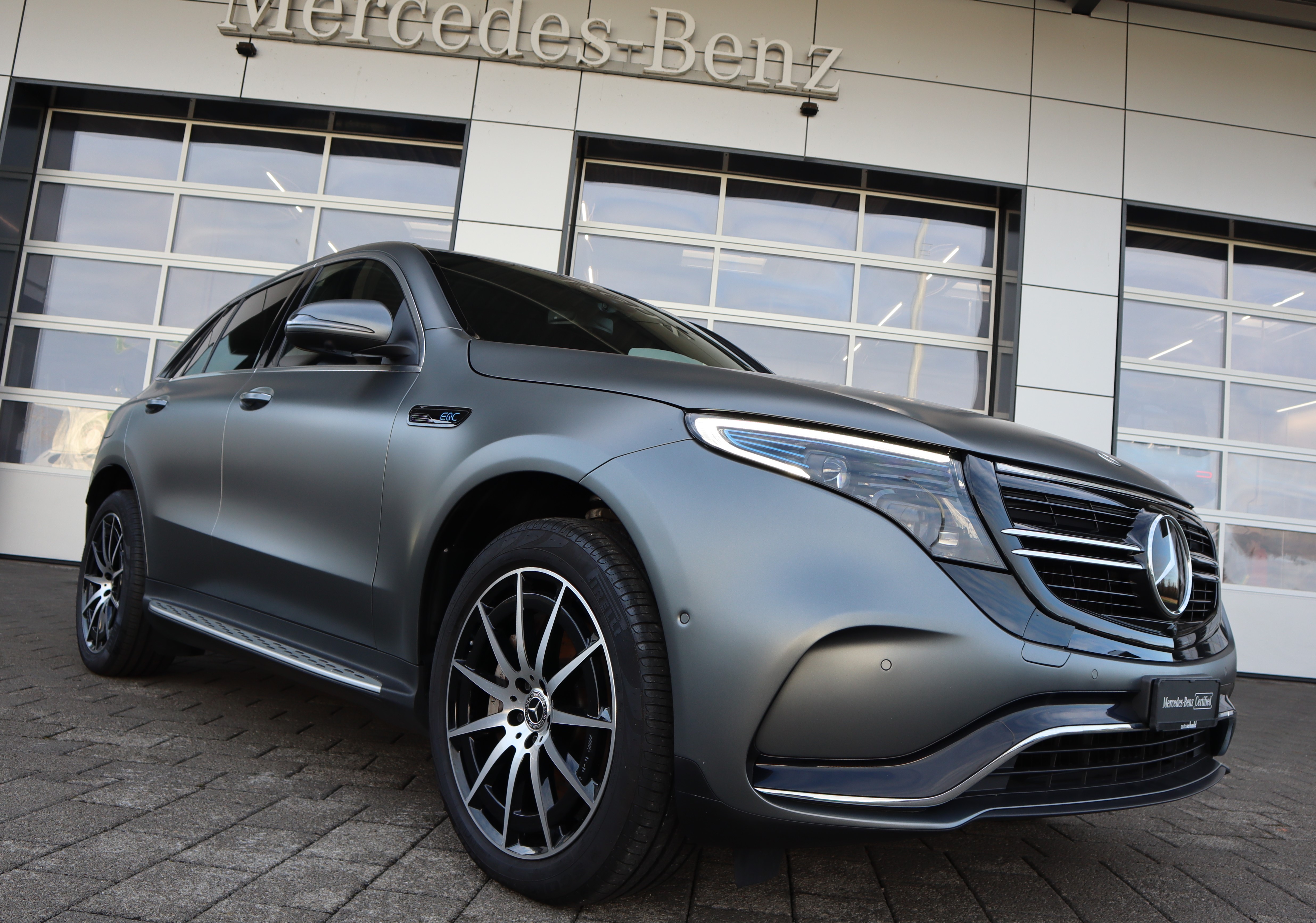 MERCEDES-BENZ EQC 400 AMG Line 4Matic