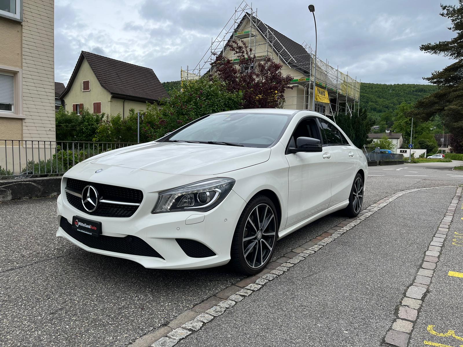 MERCEDES-BENZ CLA 200 Night Star 7G-DCT