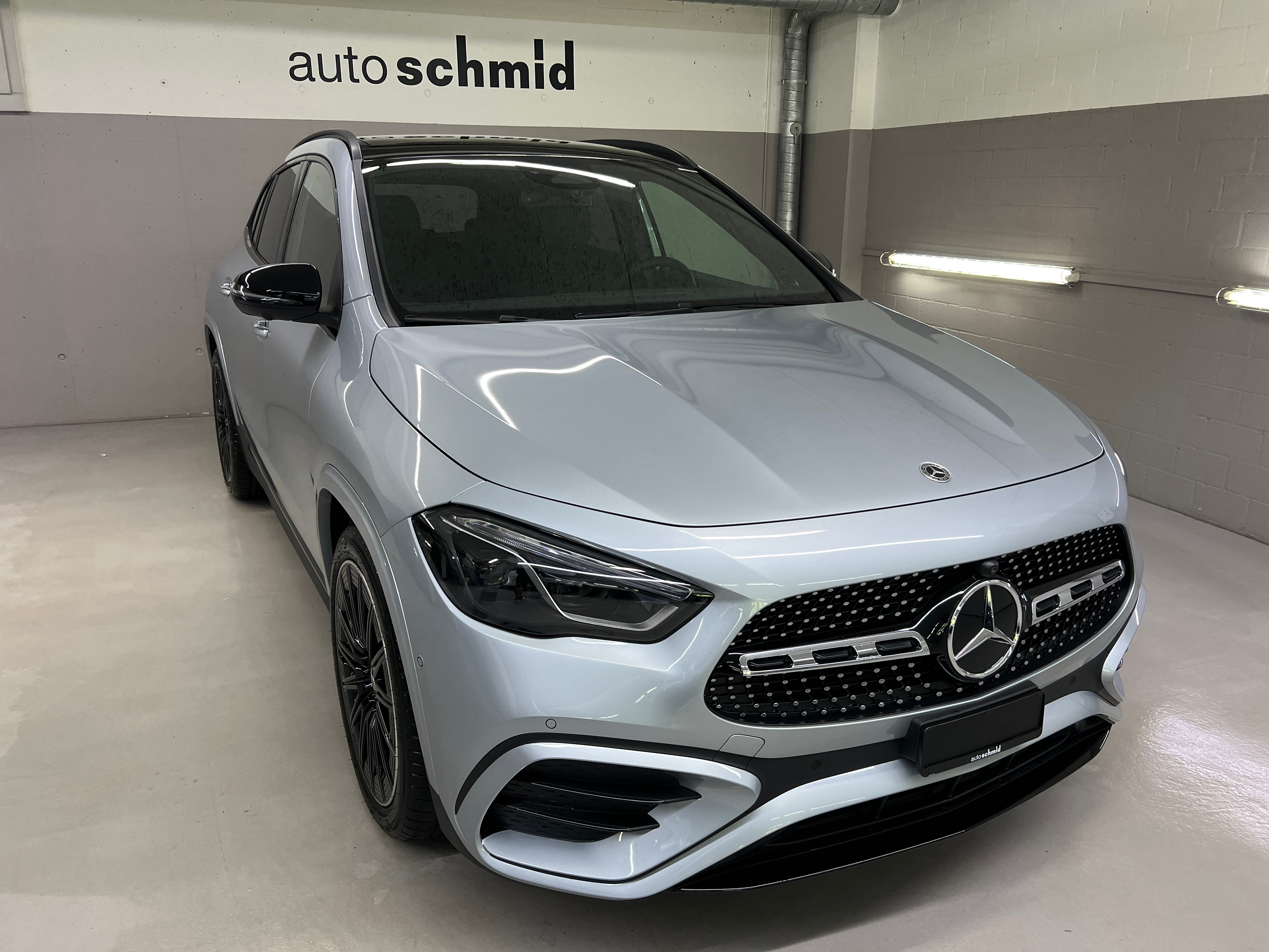 MERCEDES-BENZ GLA 250 4MATIC Swiss Star