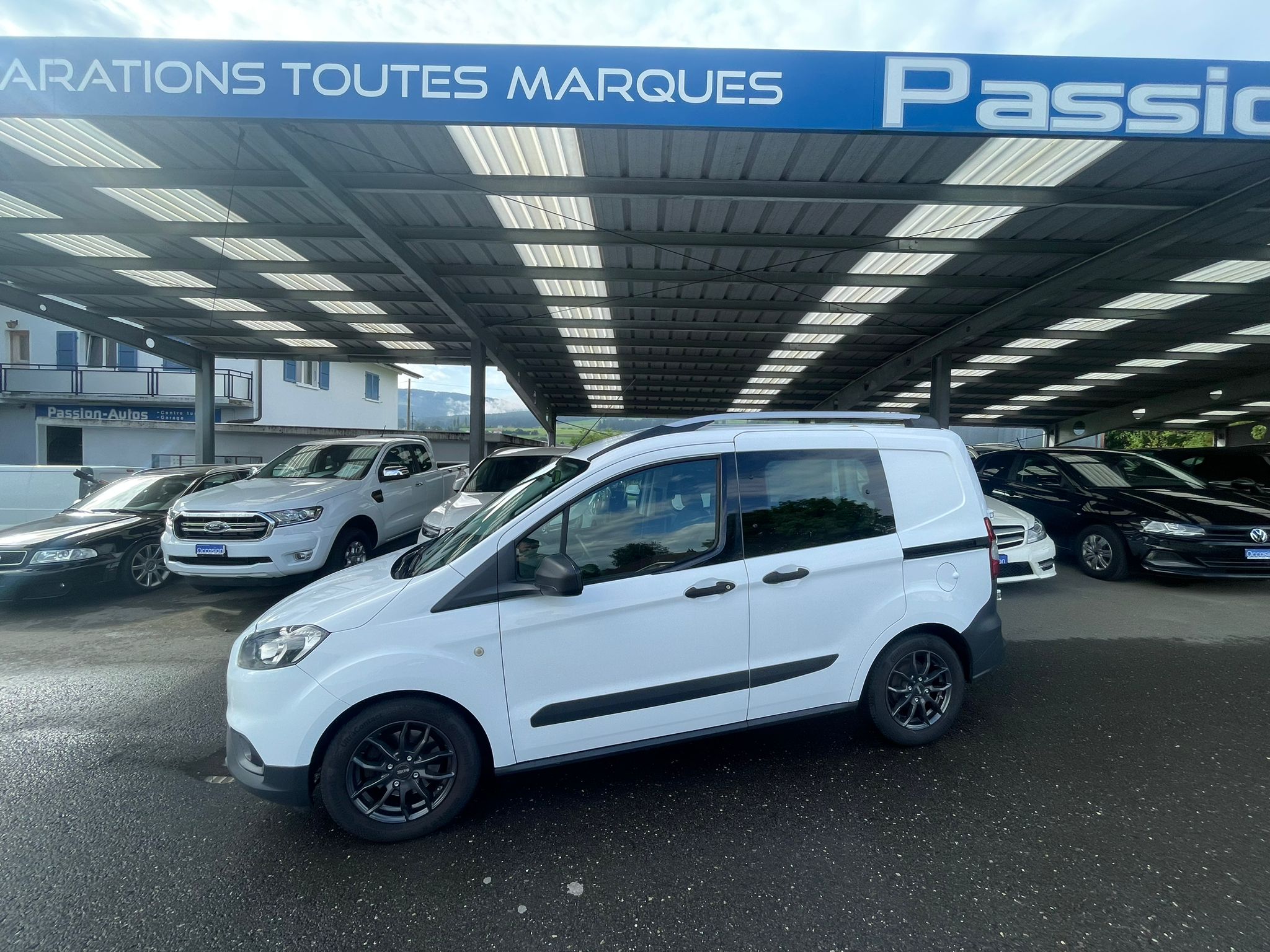 FORD TRANSIT COURIER