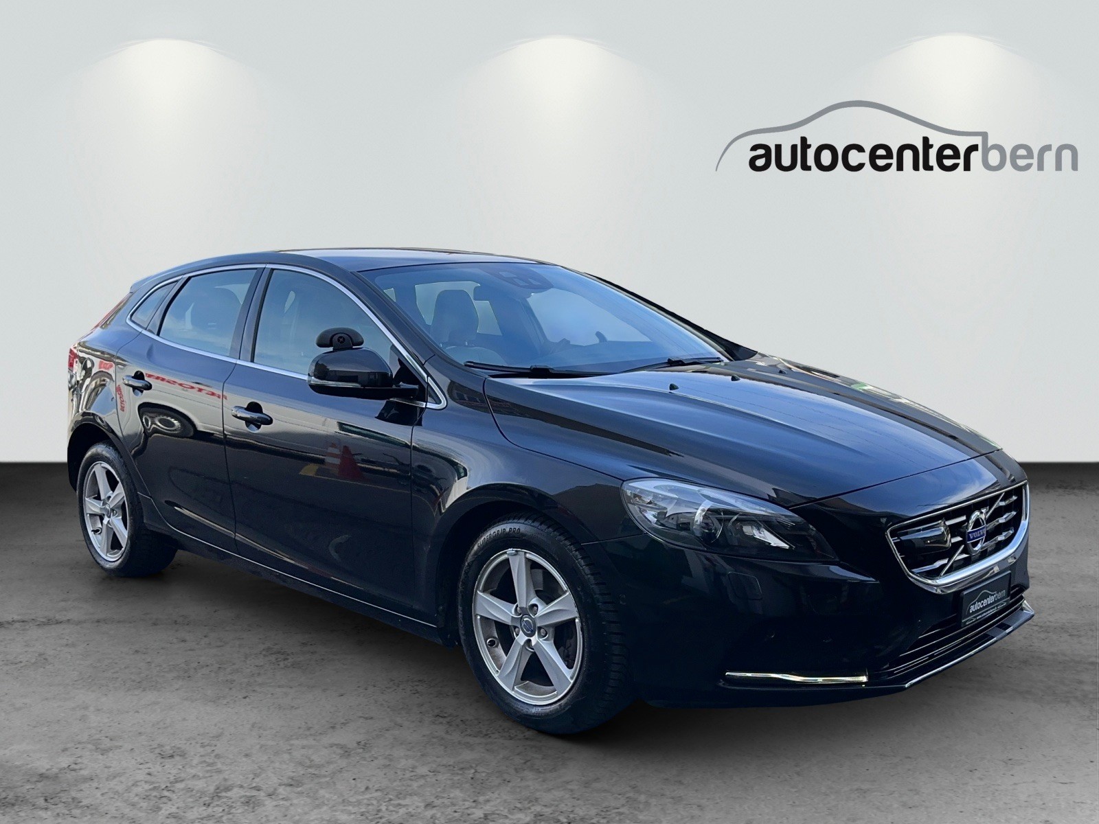 VOLVO V40 T2 Summum