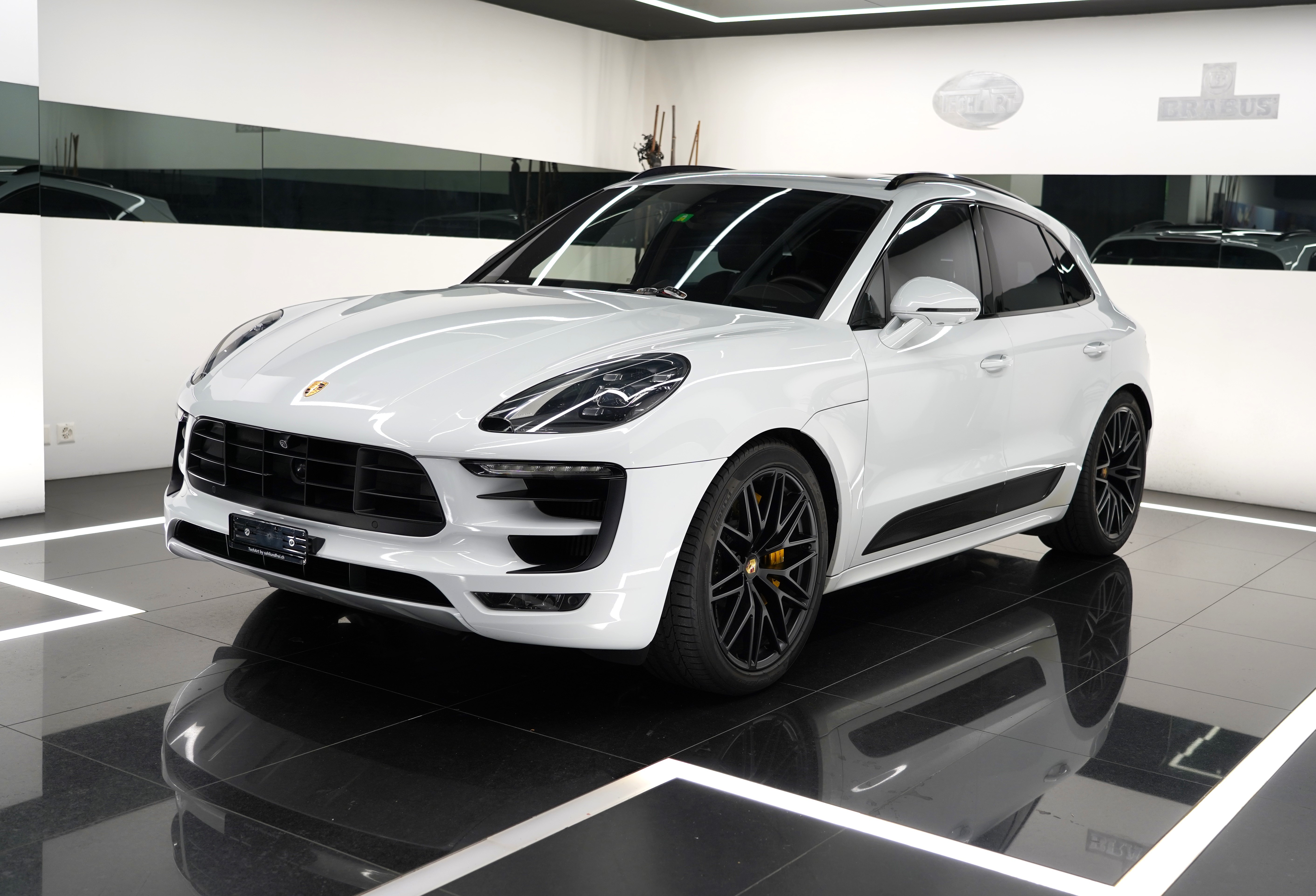 PORSCHE Macan Turbo