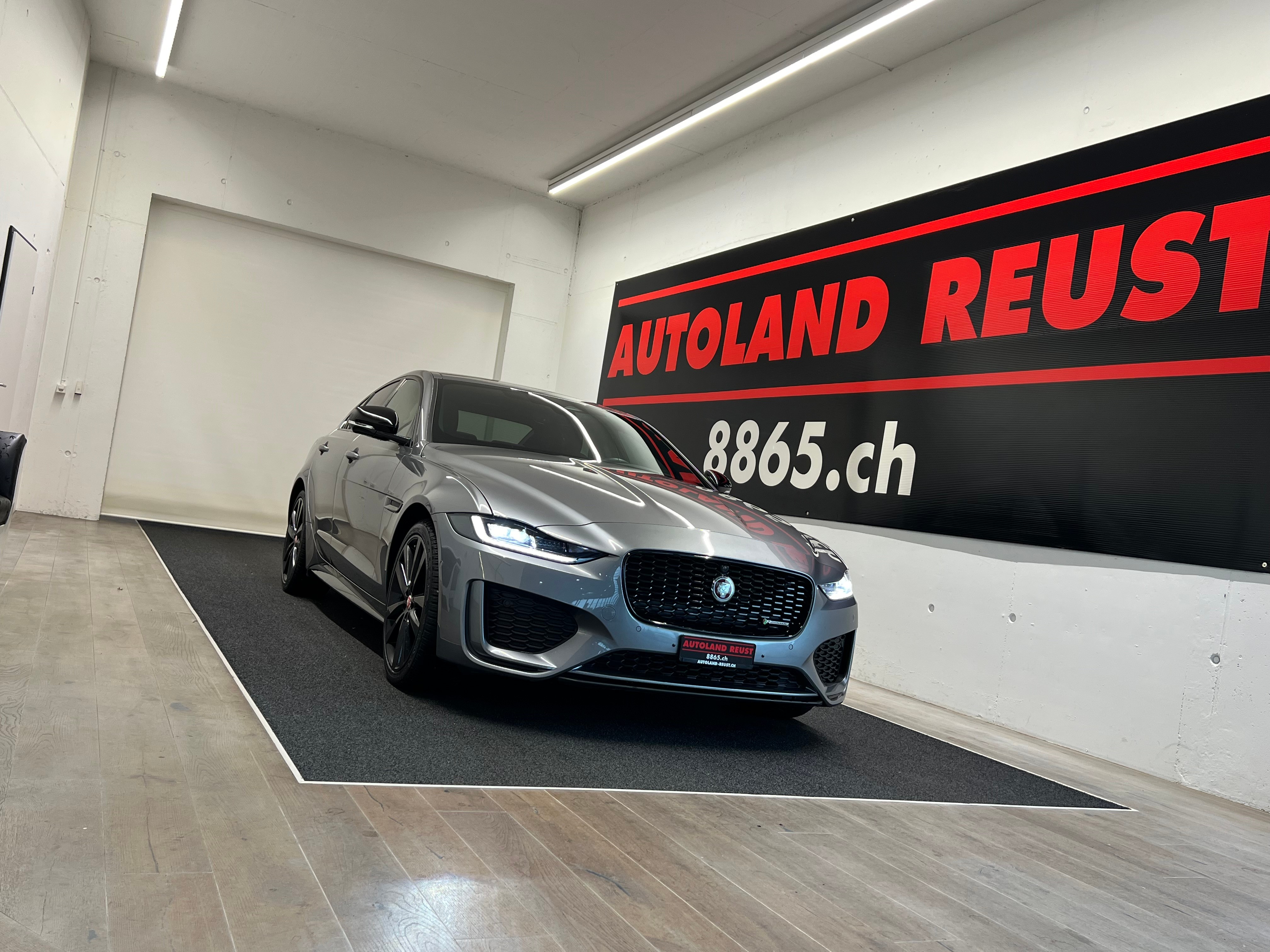 JAGUAR XE 2.0d R-Dynamic Edition 204 AWD Automat