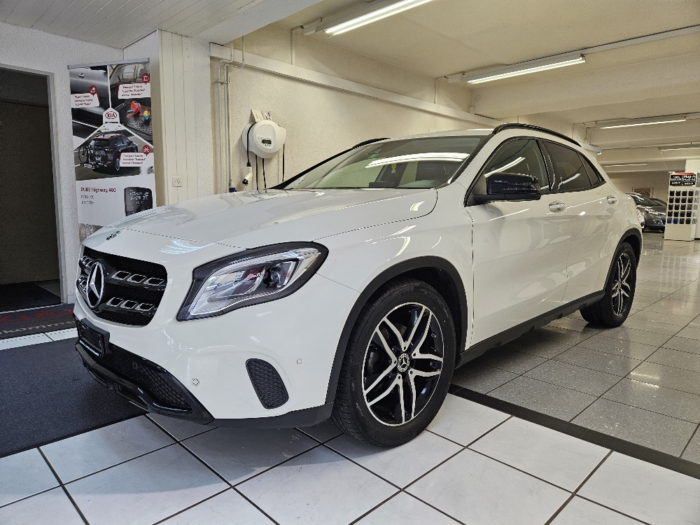 MERCEDES-BENZ GLA 200 Night Star 7G-DCT