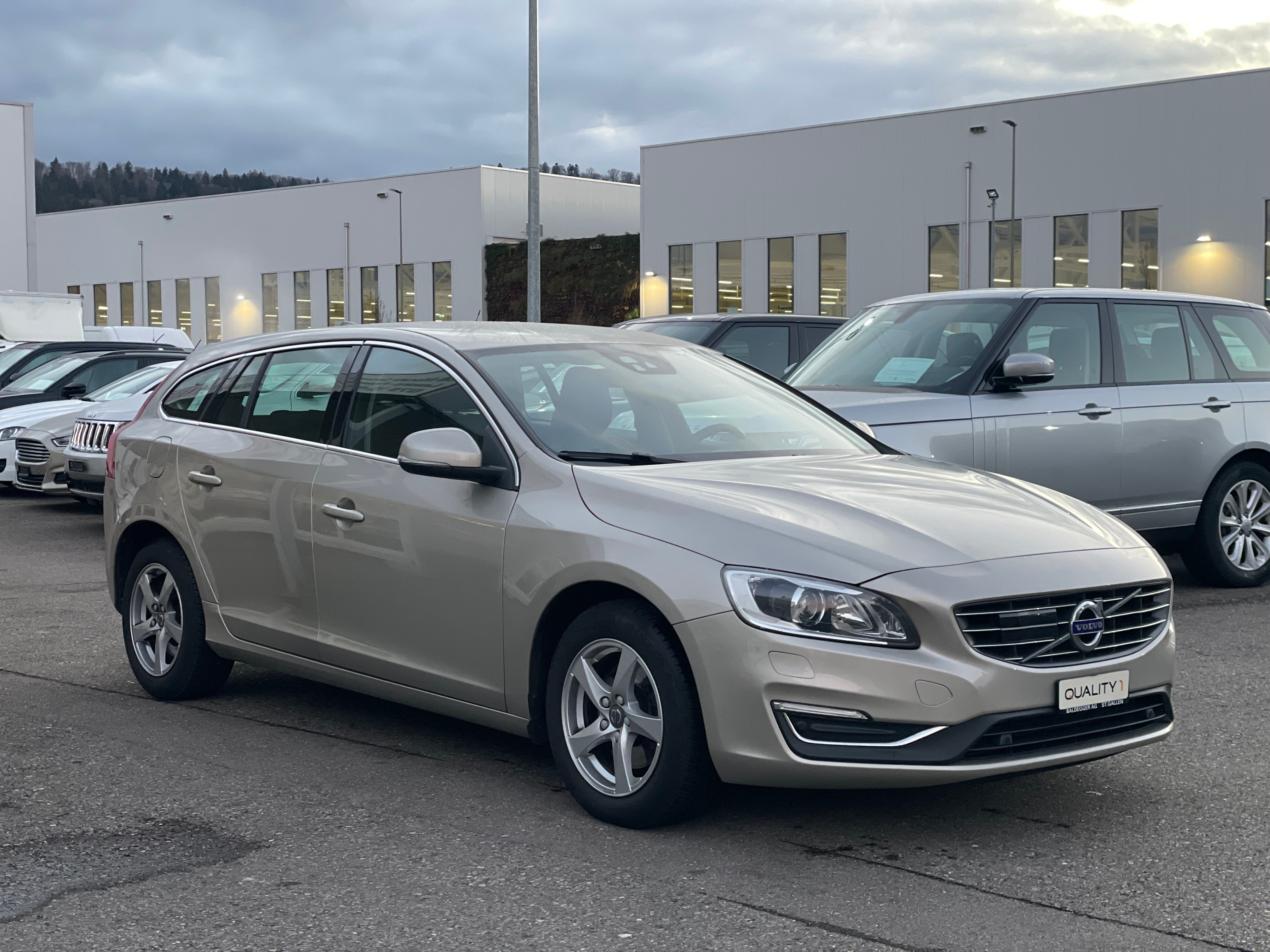 VOLVO V60 D4 Summum Geartronic