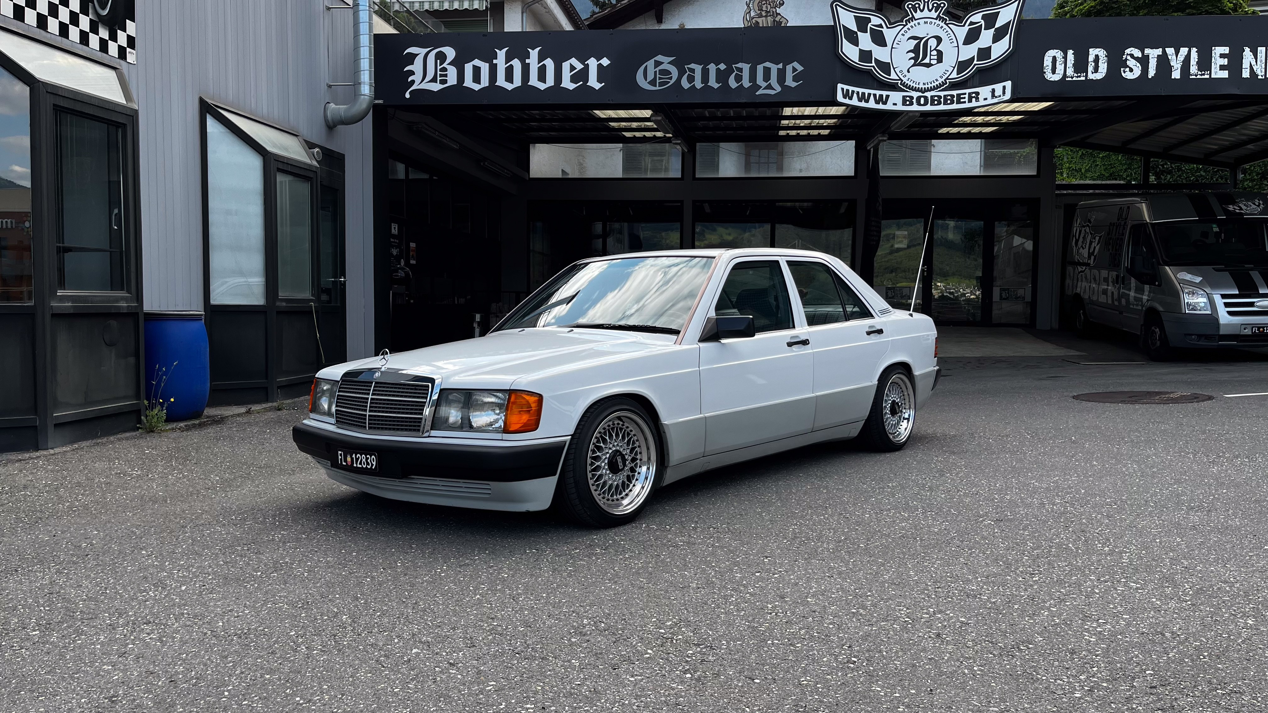 MERCEDES-BENZ 190 E 2.3