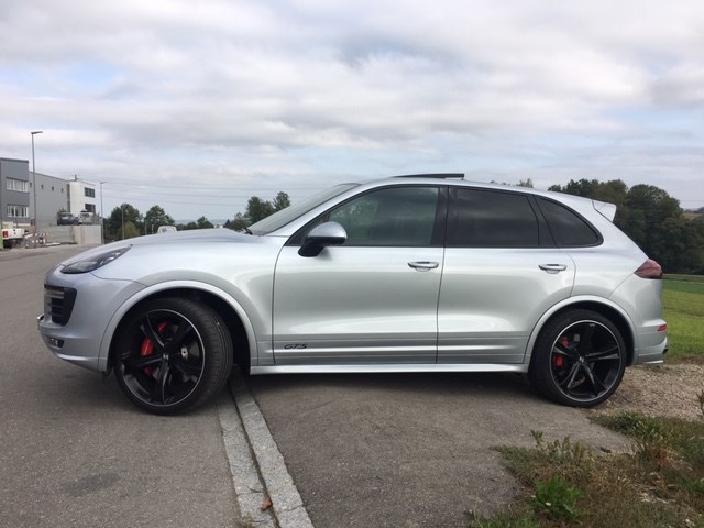 PORSCHE Cayenne GTS