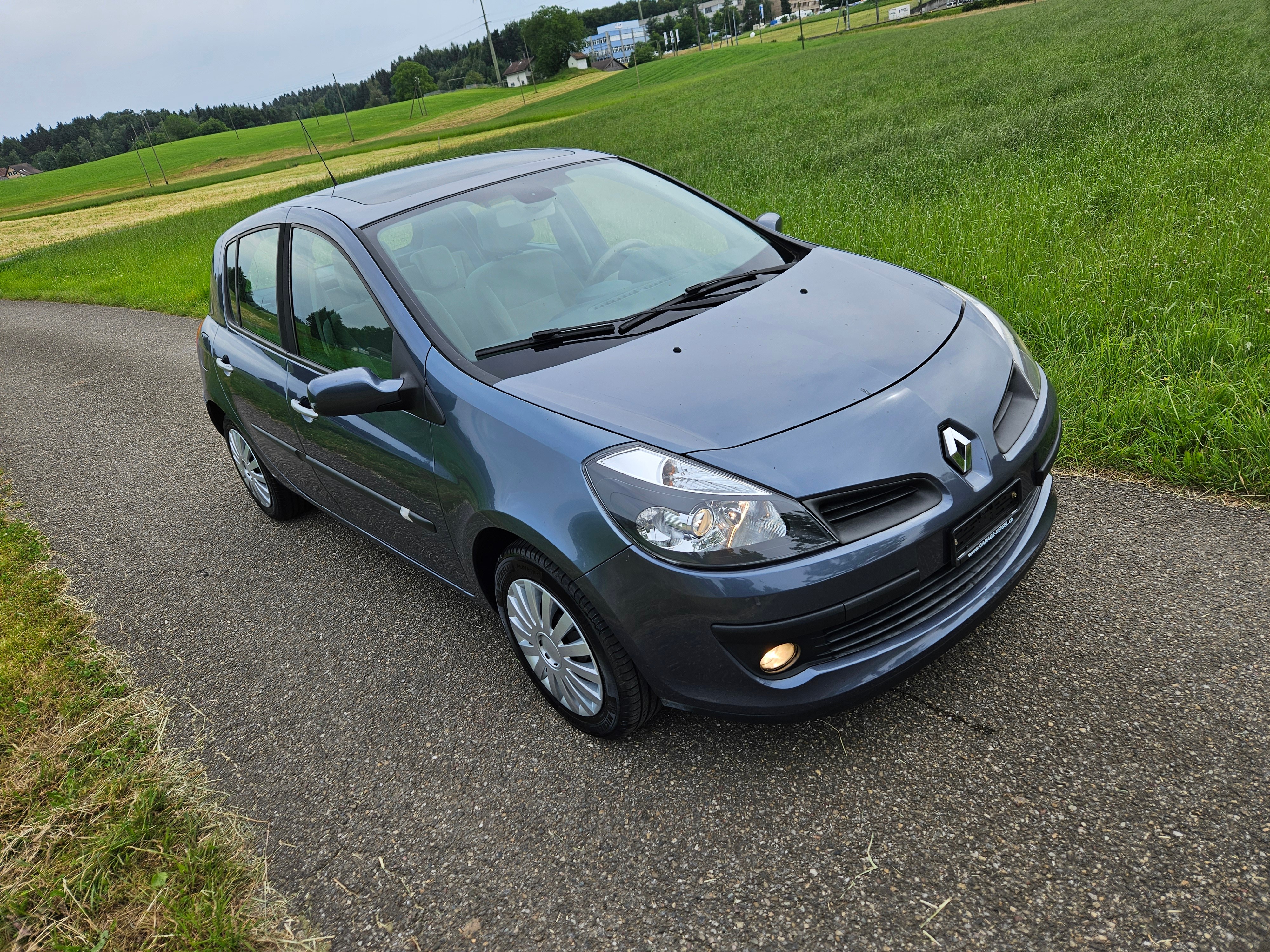 RENAULT Clio 1.6 16V Privilège