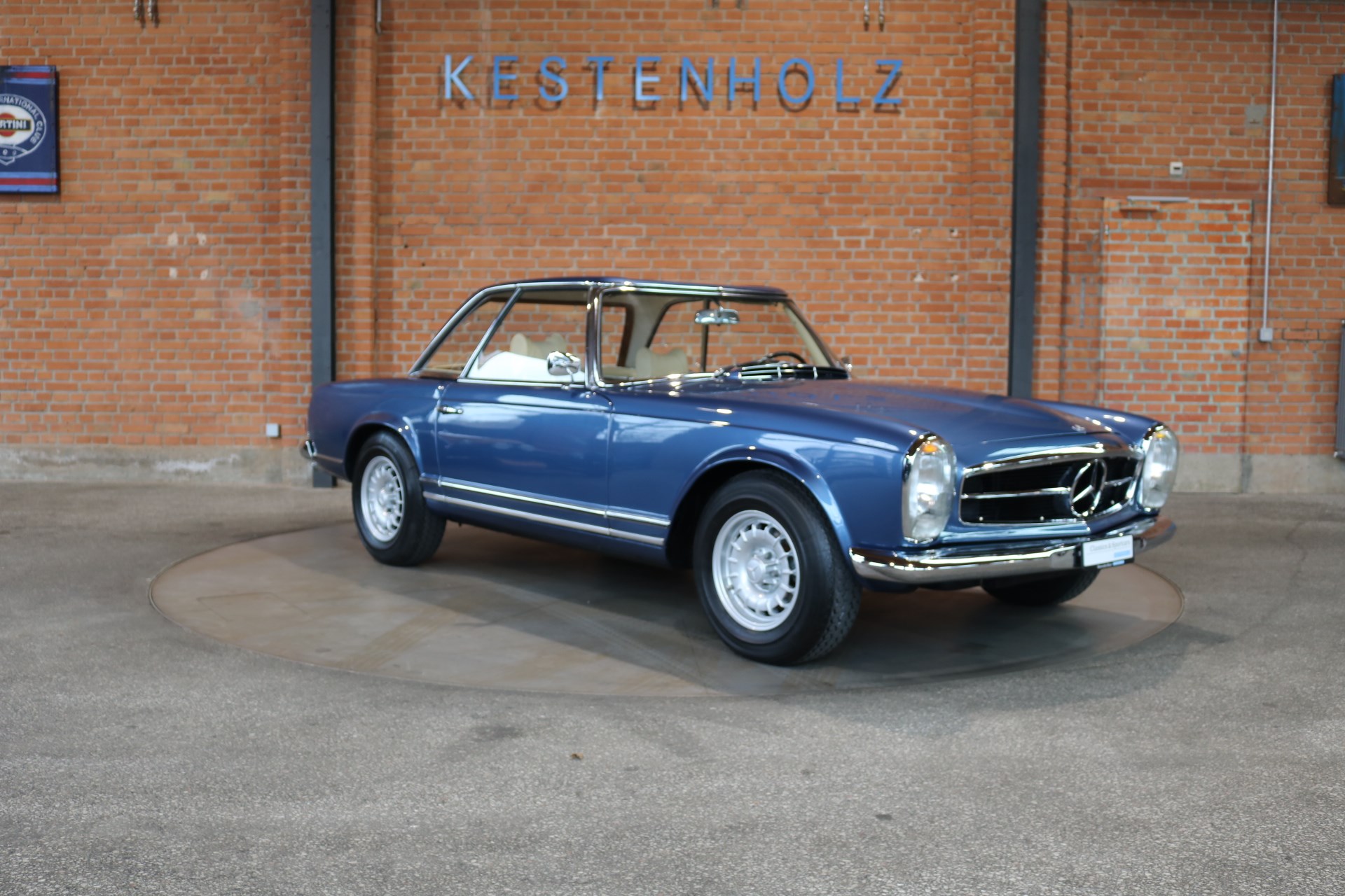 MERCEDES-BENZ SL 230 Pagode